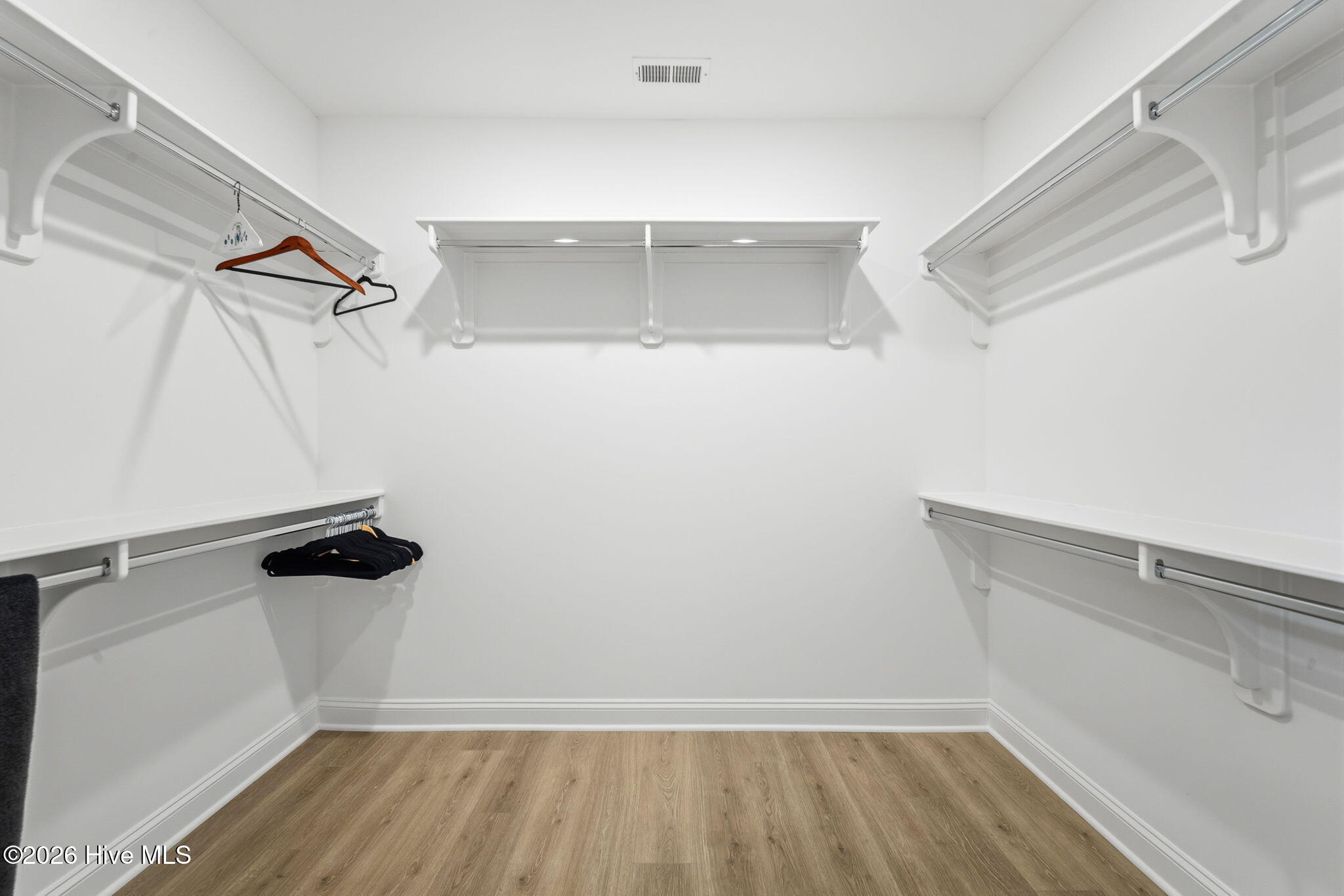 100567561 | Photo 37