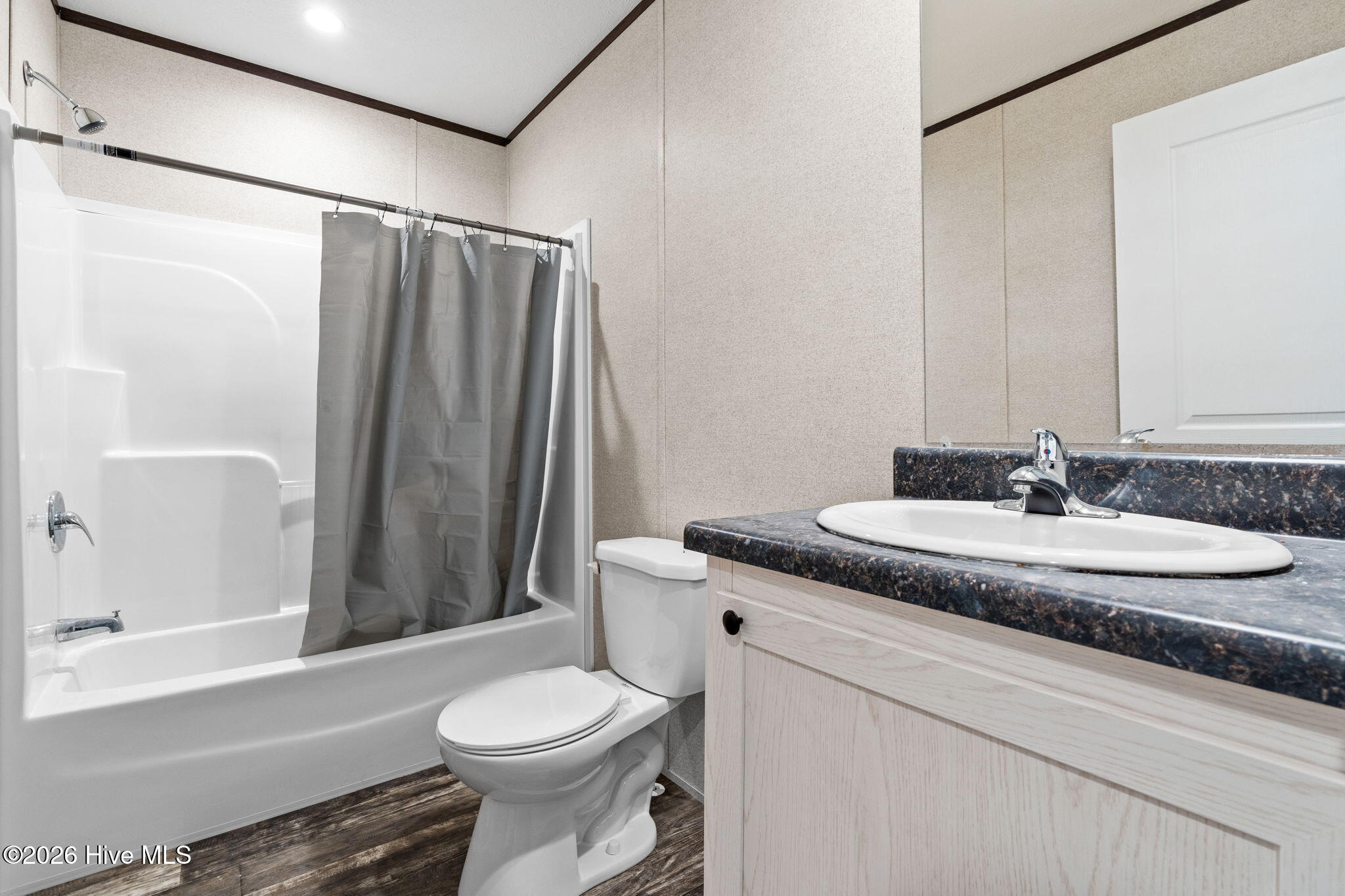 100561817 | Photo 15