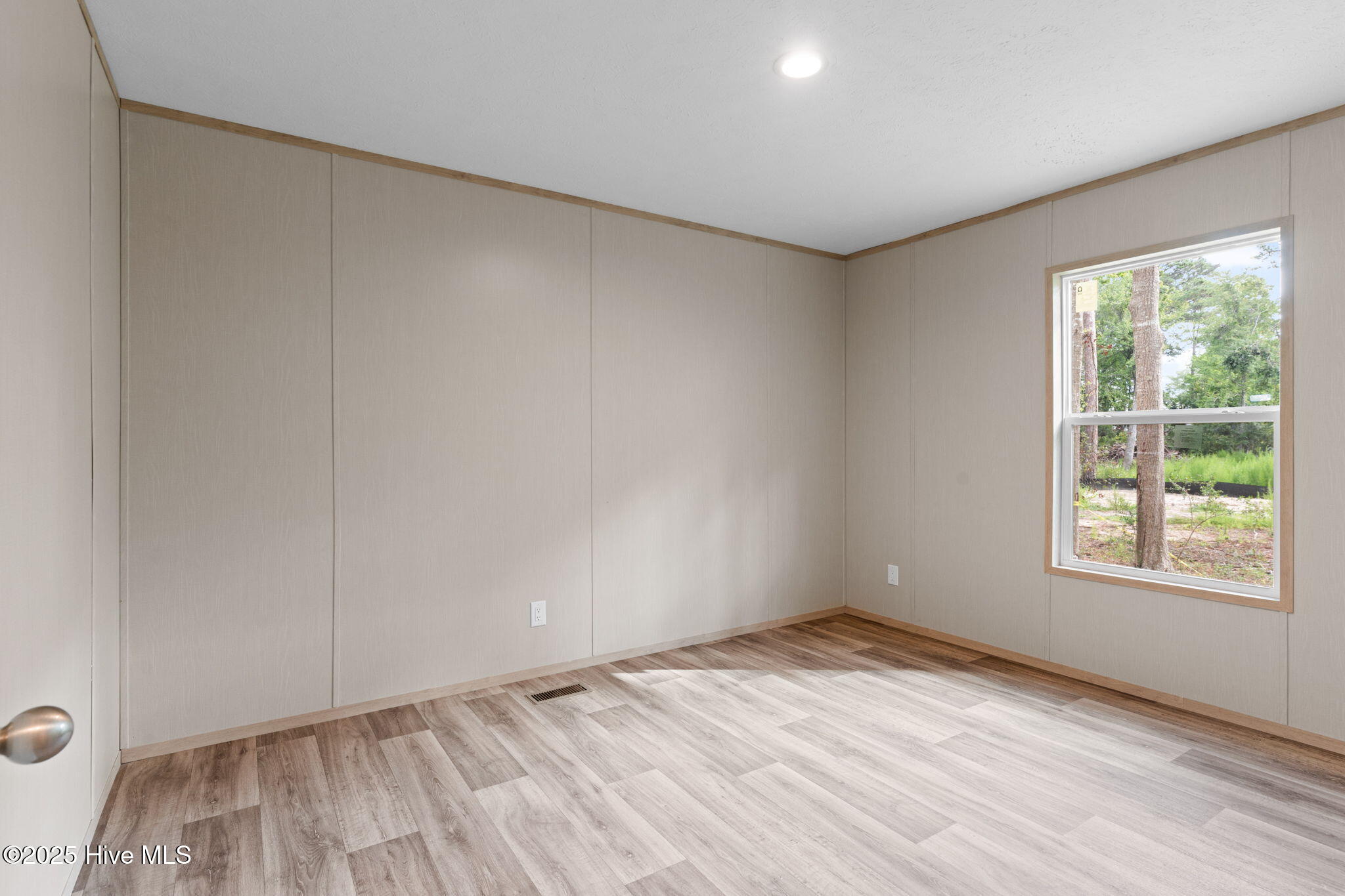 100547608 | Photo 20