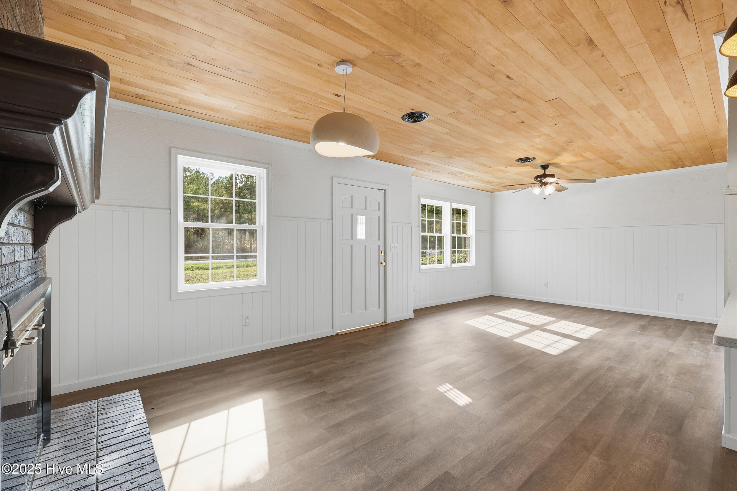 100542966 | Photo 21