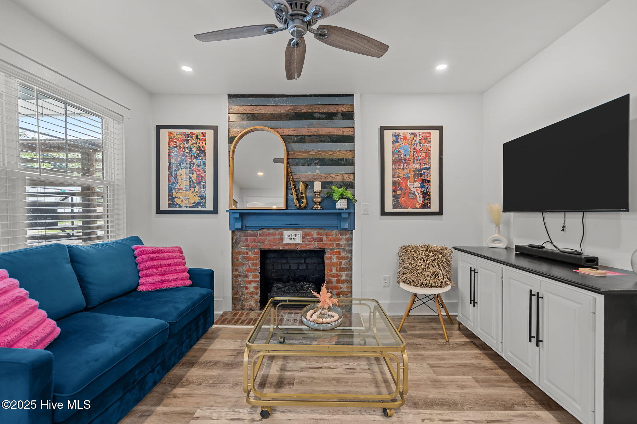 100525680 | Photo 11