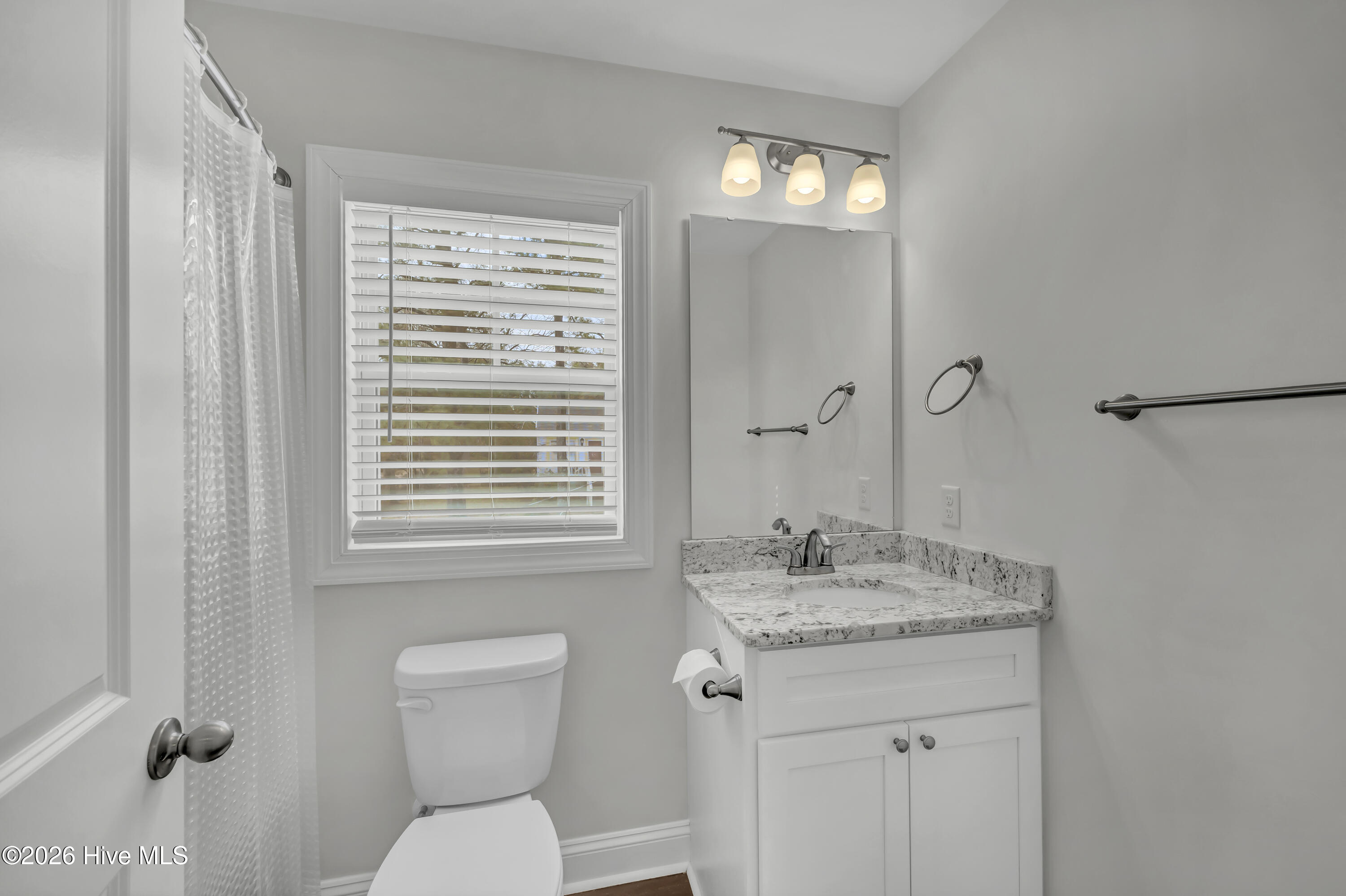 100551563 | Photo 12