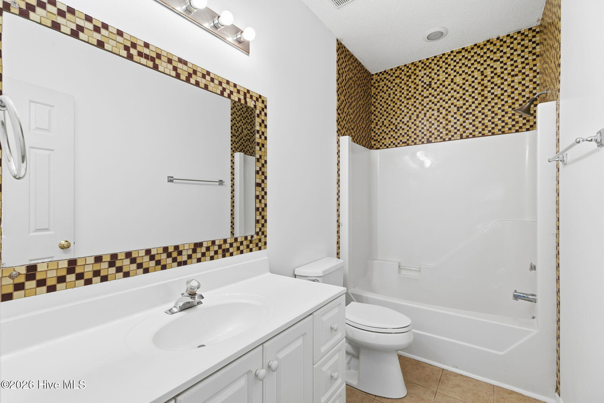 100548117 | Photo 34