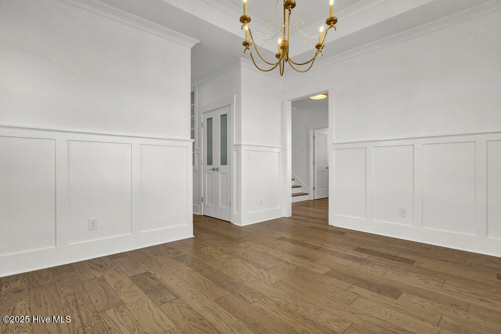 100518047 | Photo 12