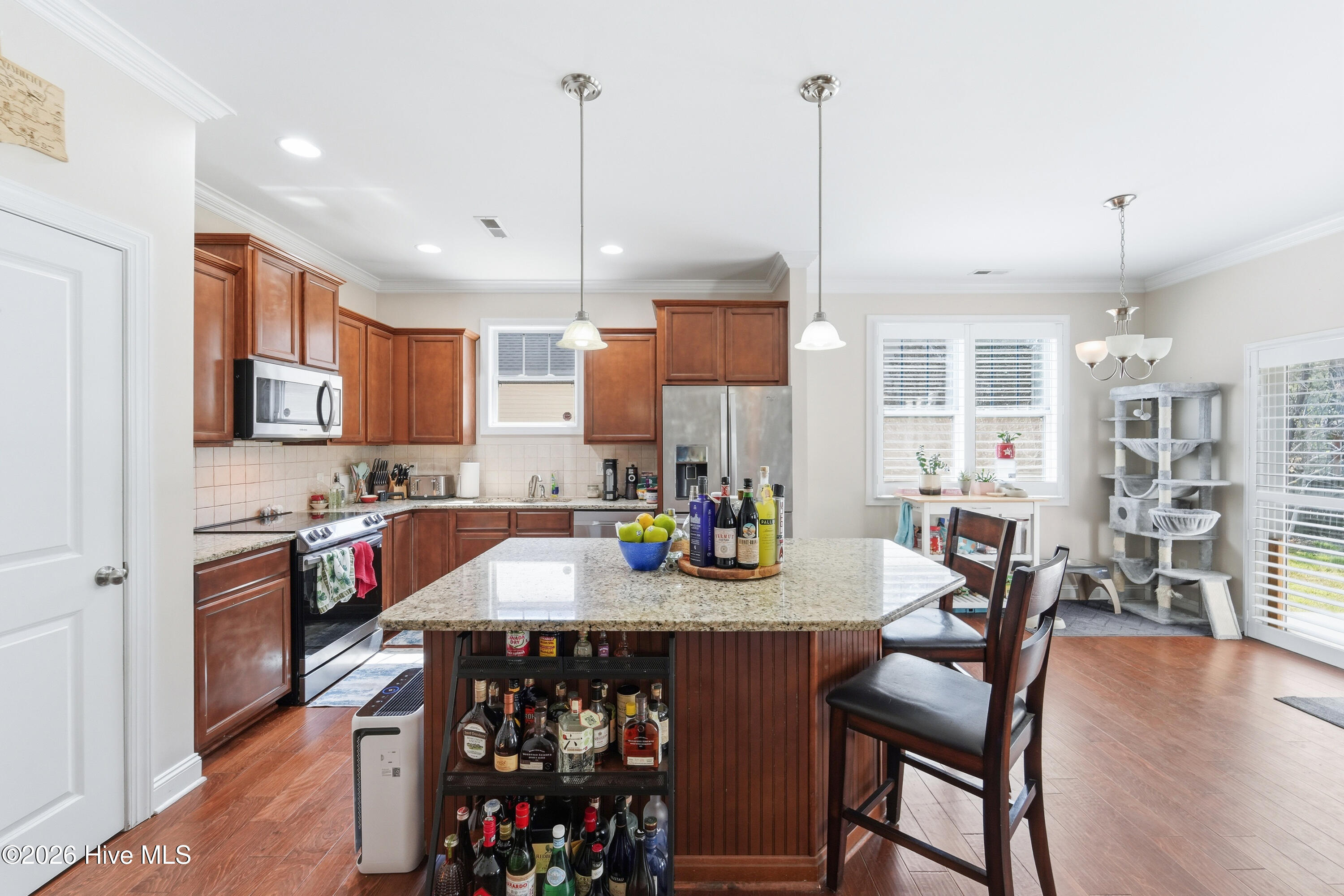 100562965 | Photo 30