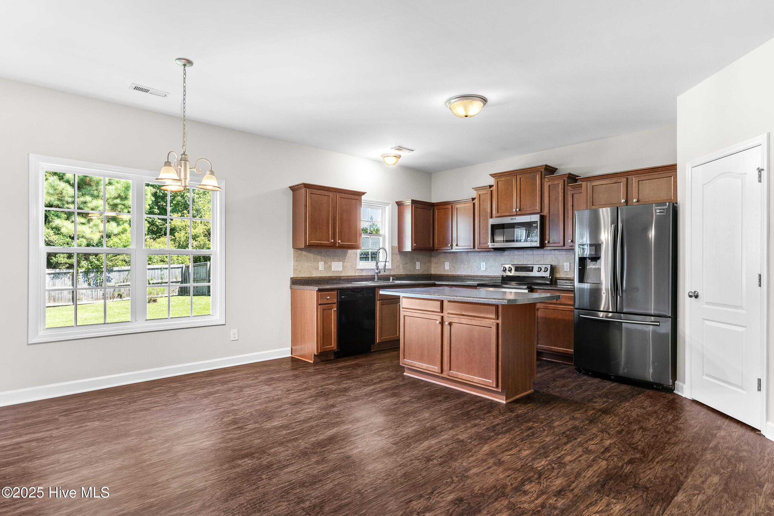 100534668 | Photo 13