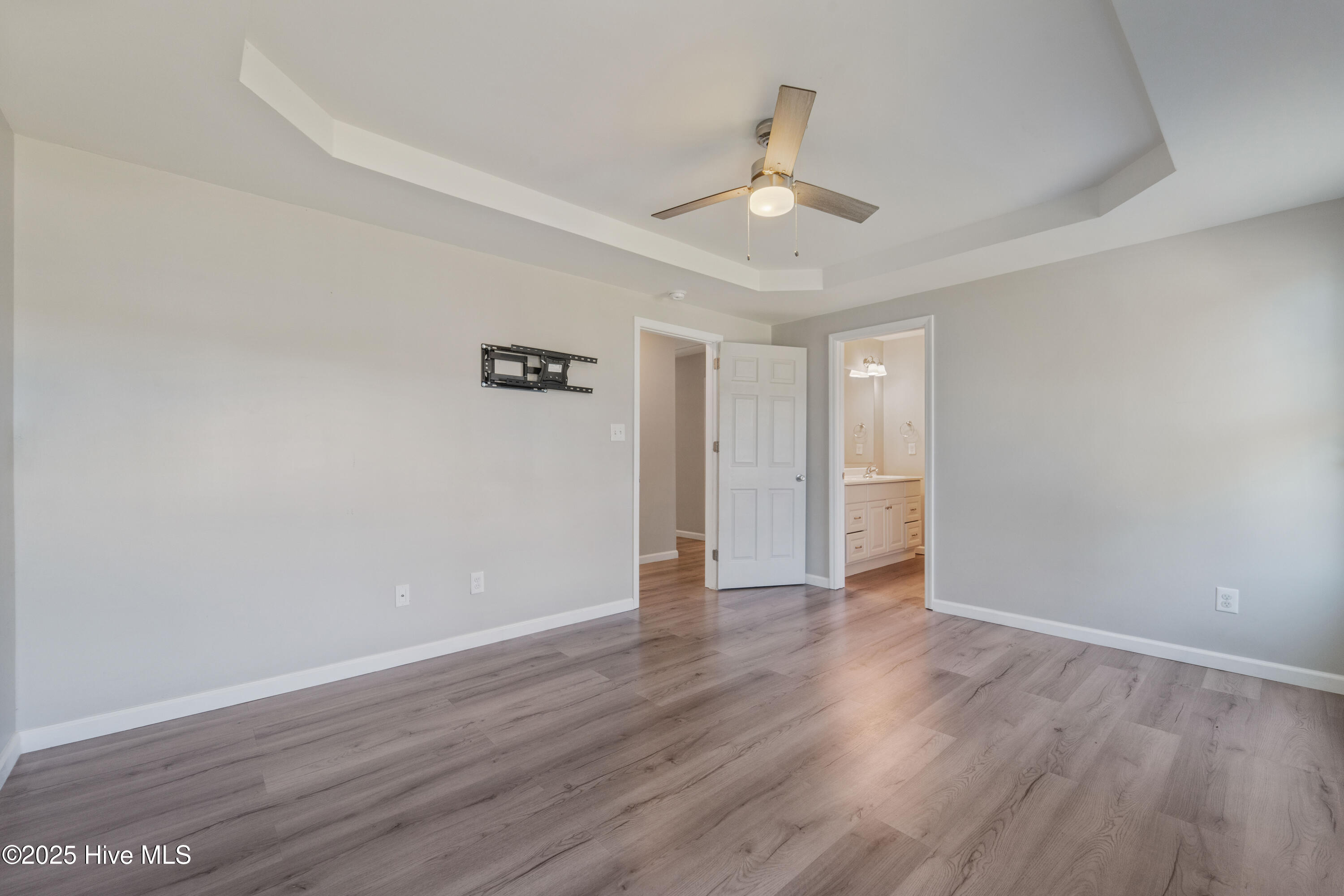 100529060 | Photo 32