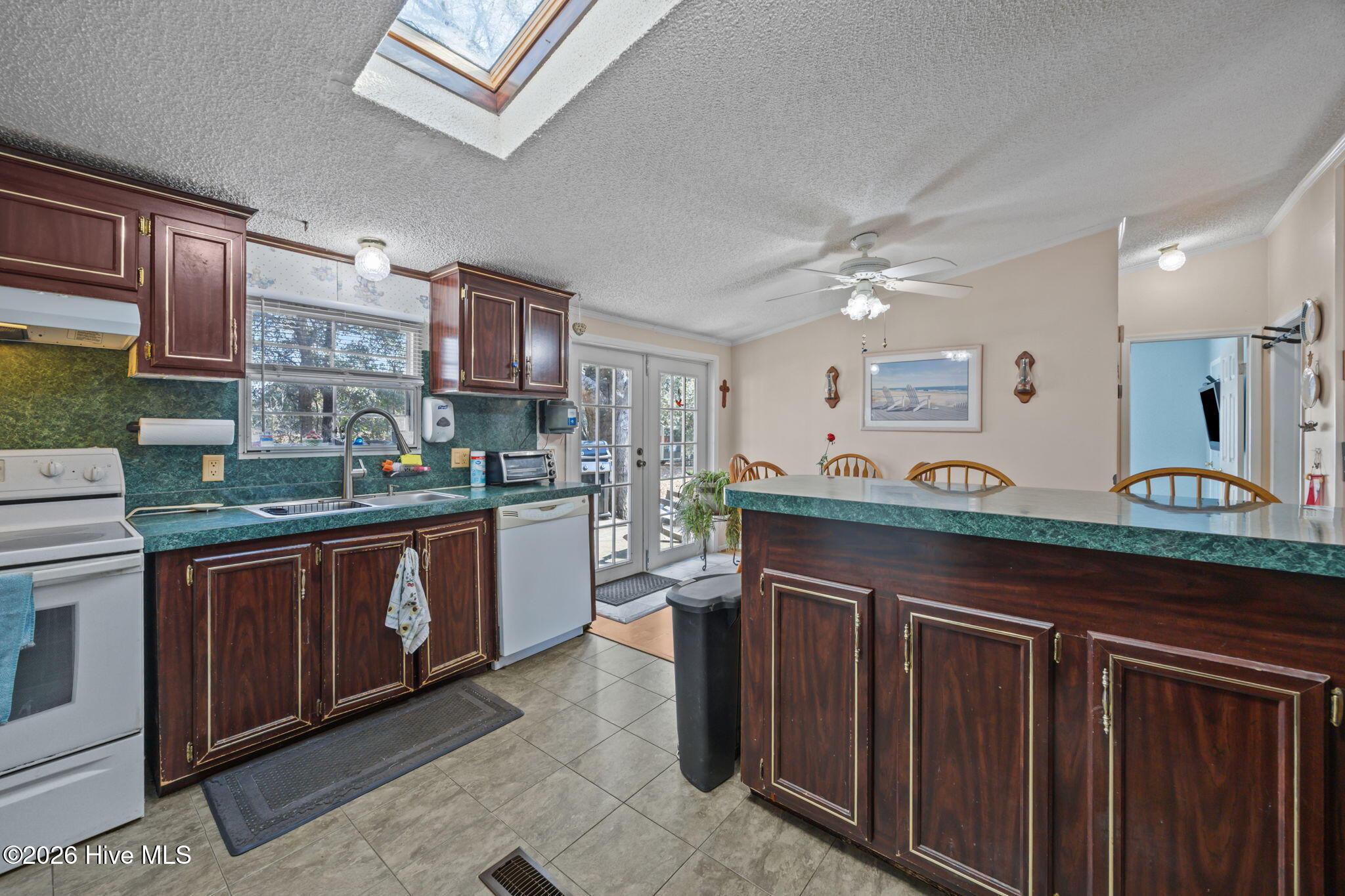 100554674 | Photo 12