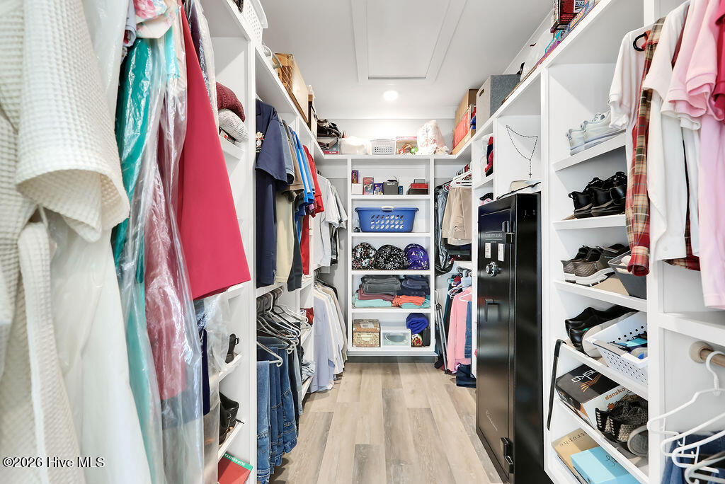 100555392 | Photo 19