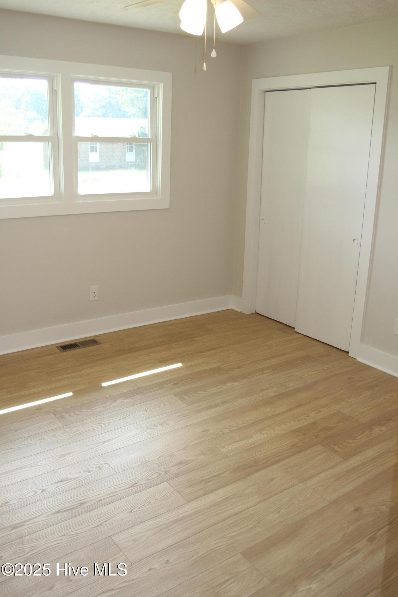 100526271 | Photo 23