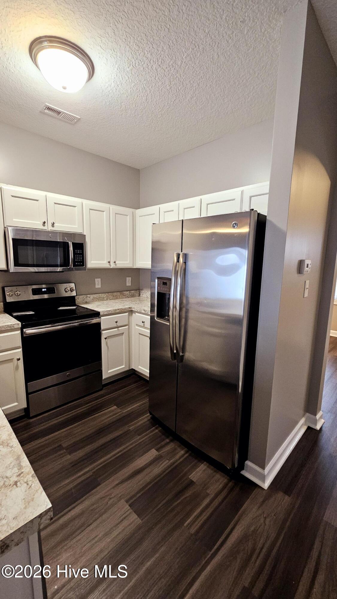 100568615 | Photo 15