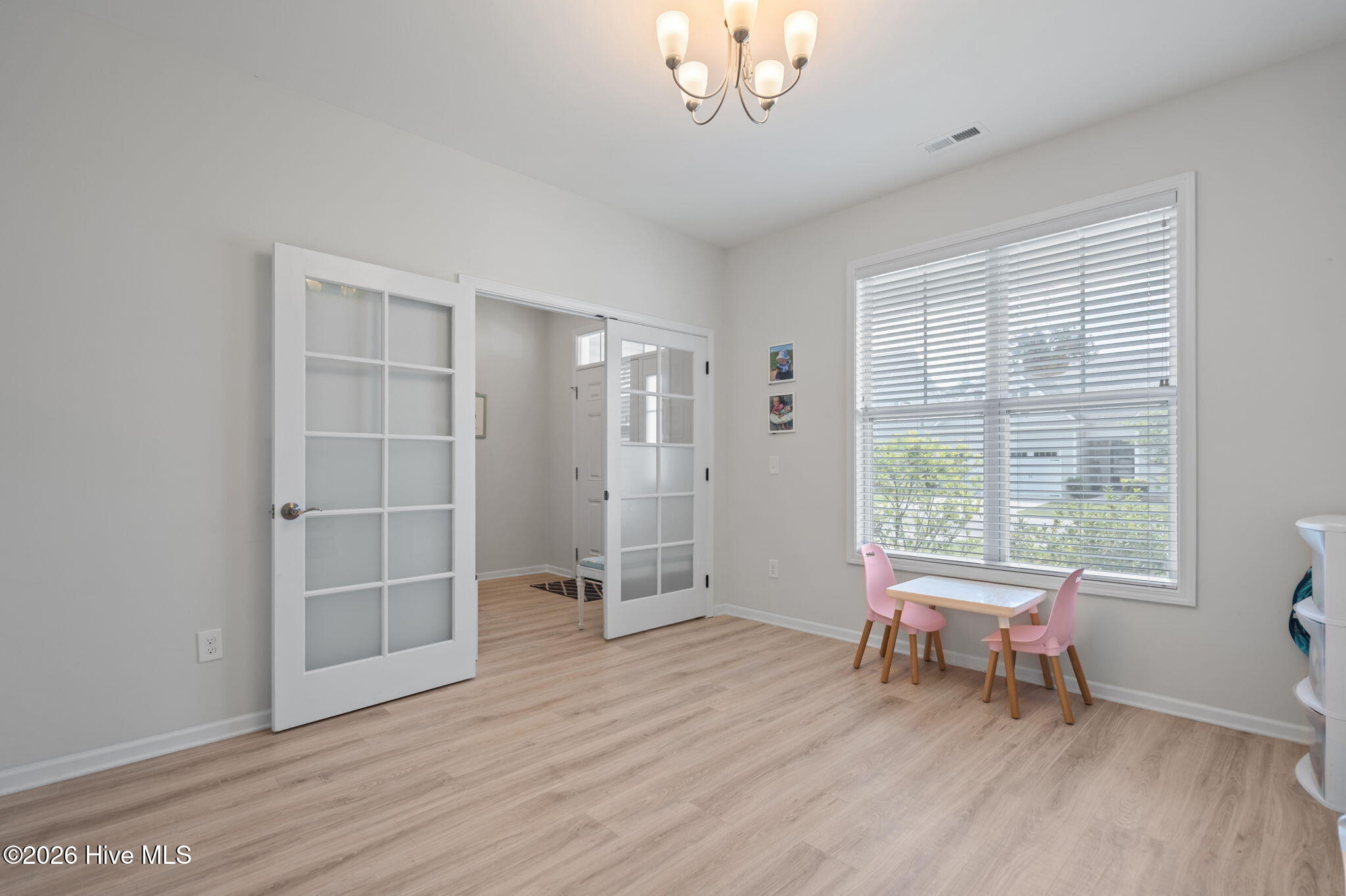 100570490 | Photo 14