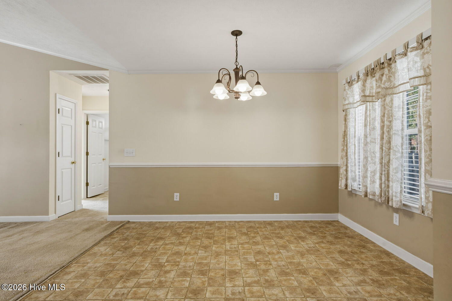 100555280 | Photo 13