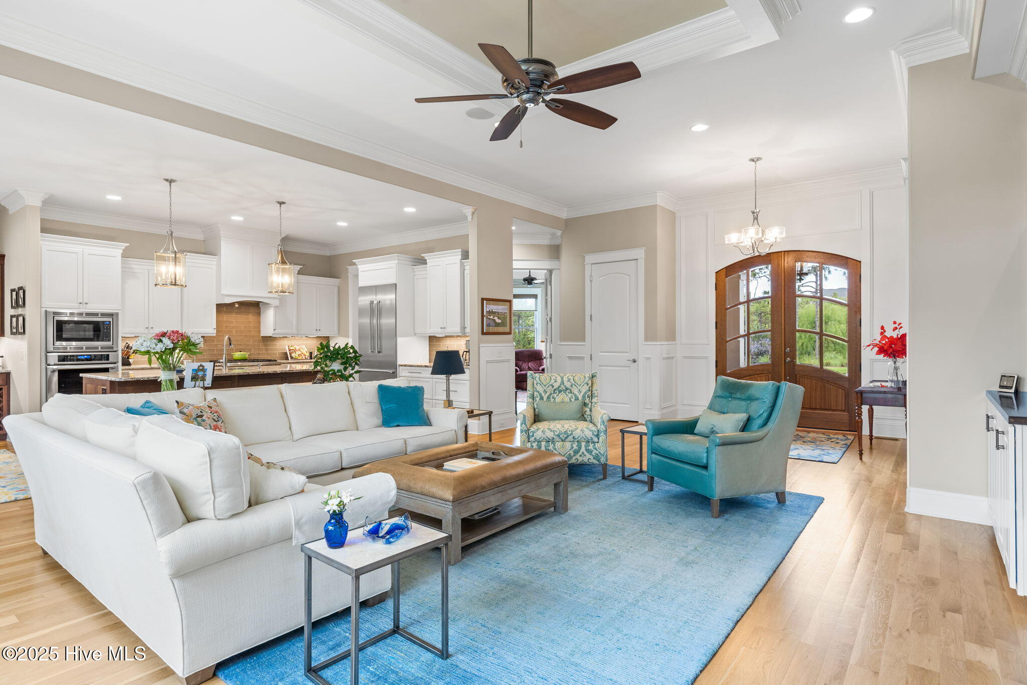 100562401 | Photo 25