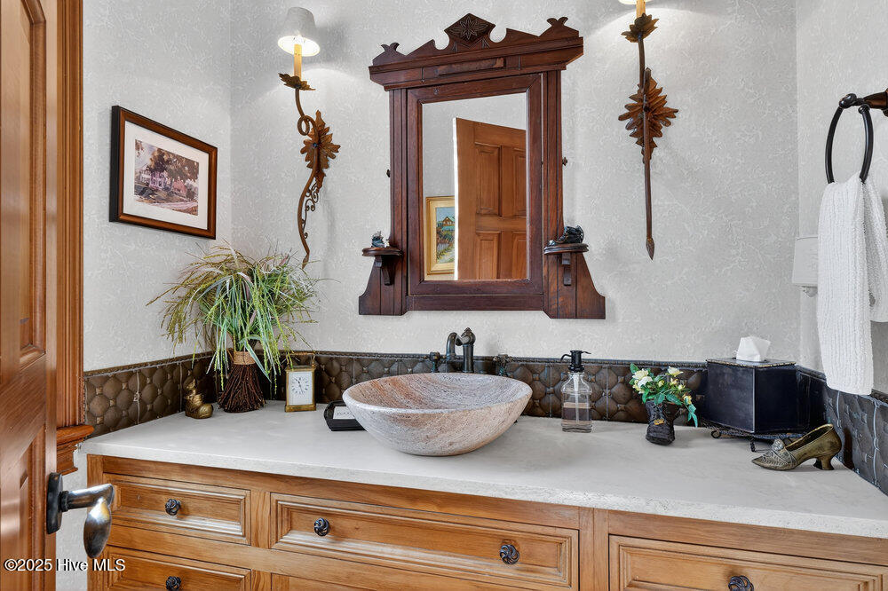 100560338 | Photo 15