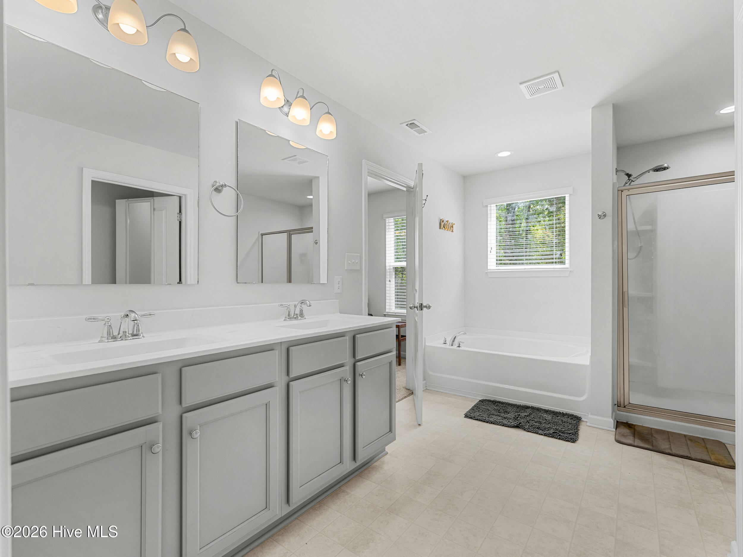 100567072 | Photo 32