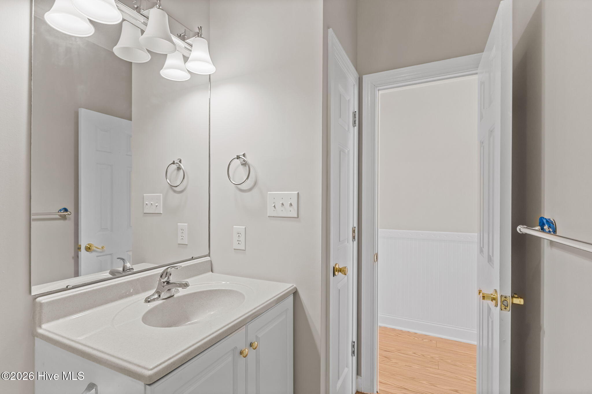 100565835 | Photo 29