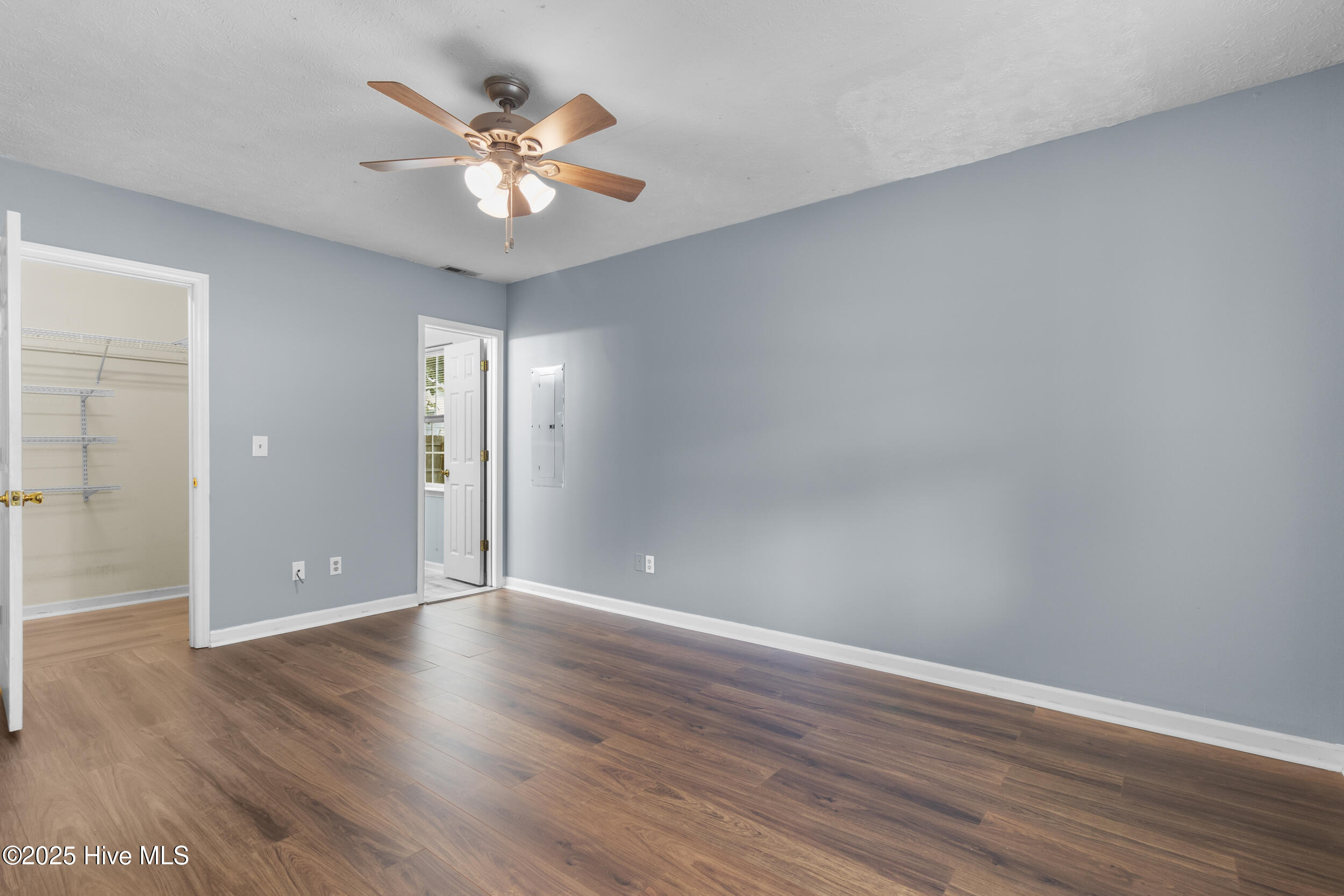 100531865 | Photo 15