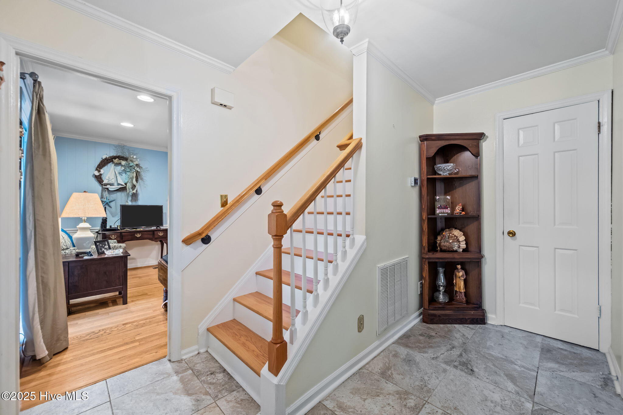 521 University Drive, Jacksonville, NC 28546 – photo 9: 51-web-or-mls-_RAD6173