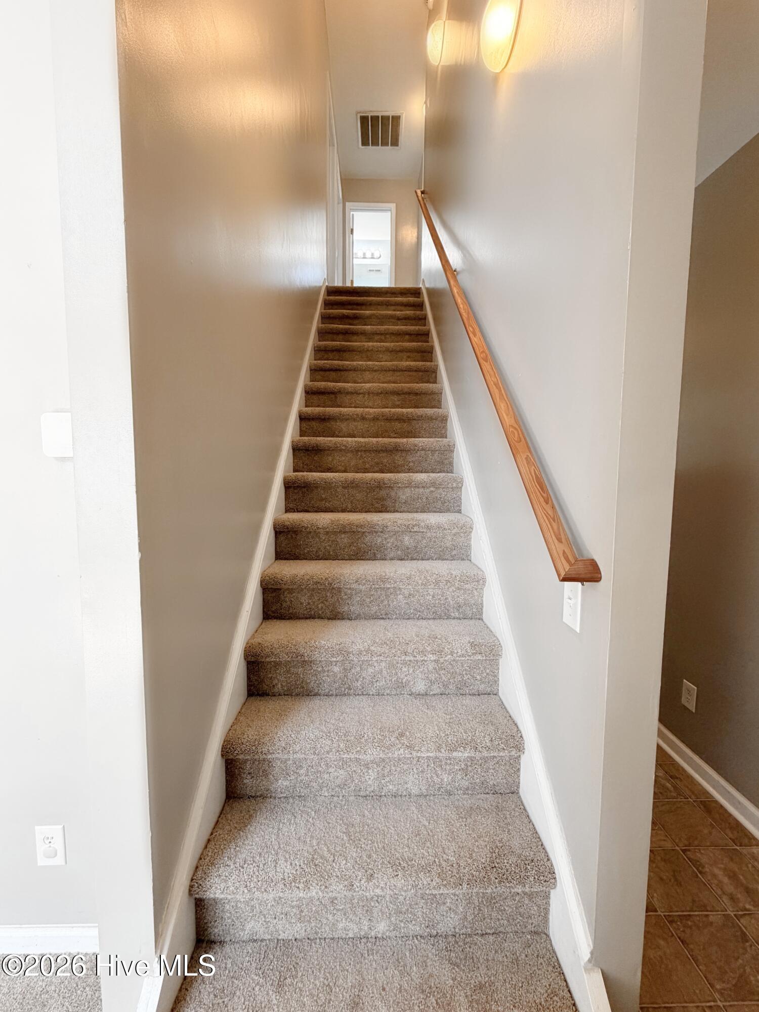 100547389 | Photo 27