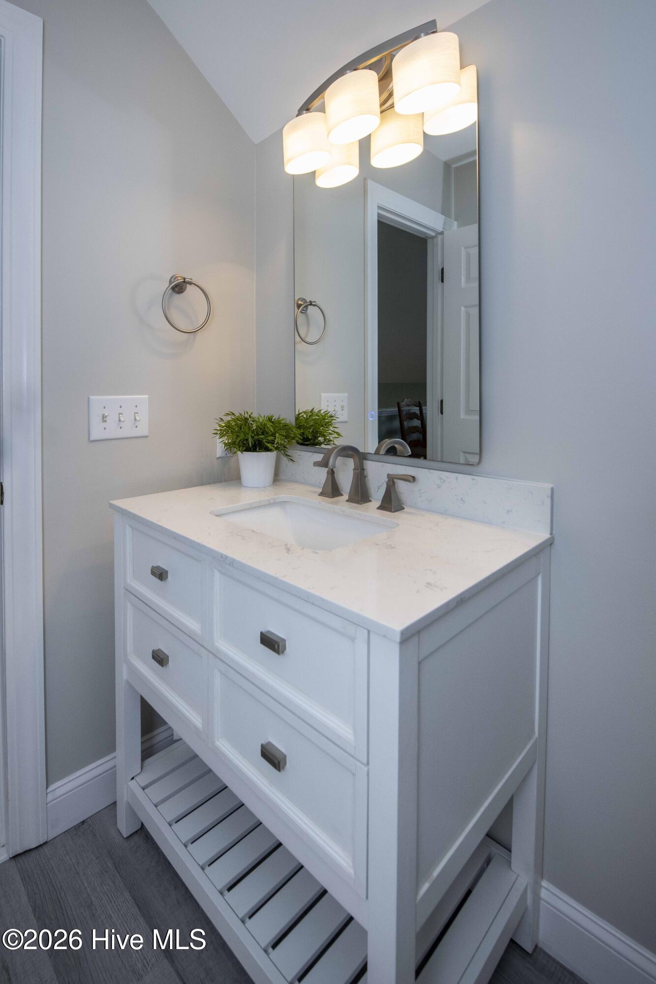 100563041 | Photo 31