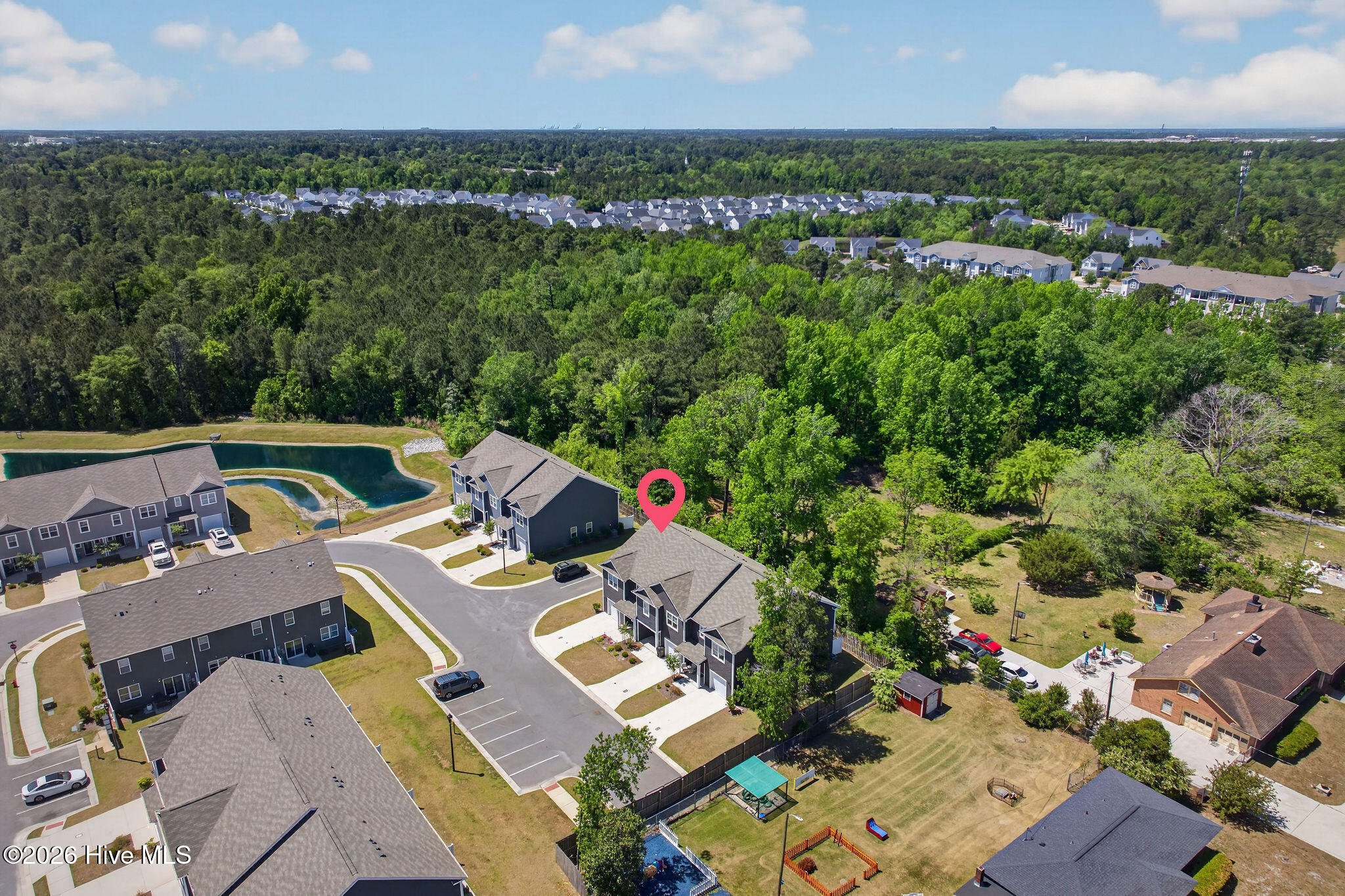 100570180 | Photo 50