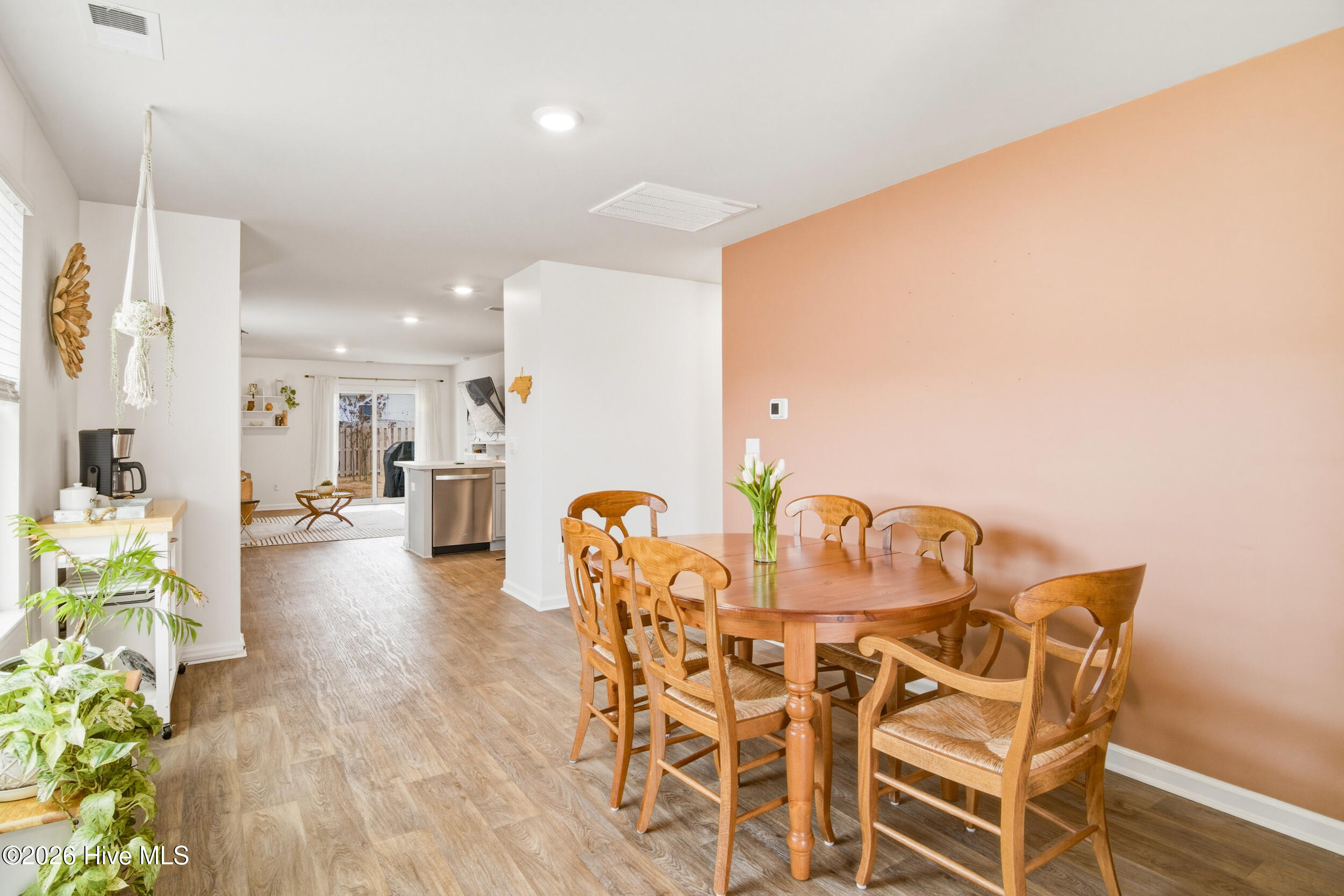 100555979 | Photo 11