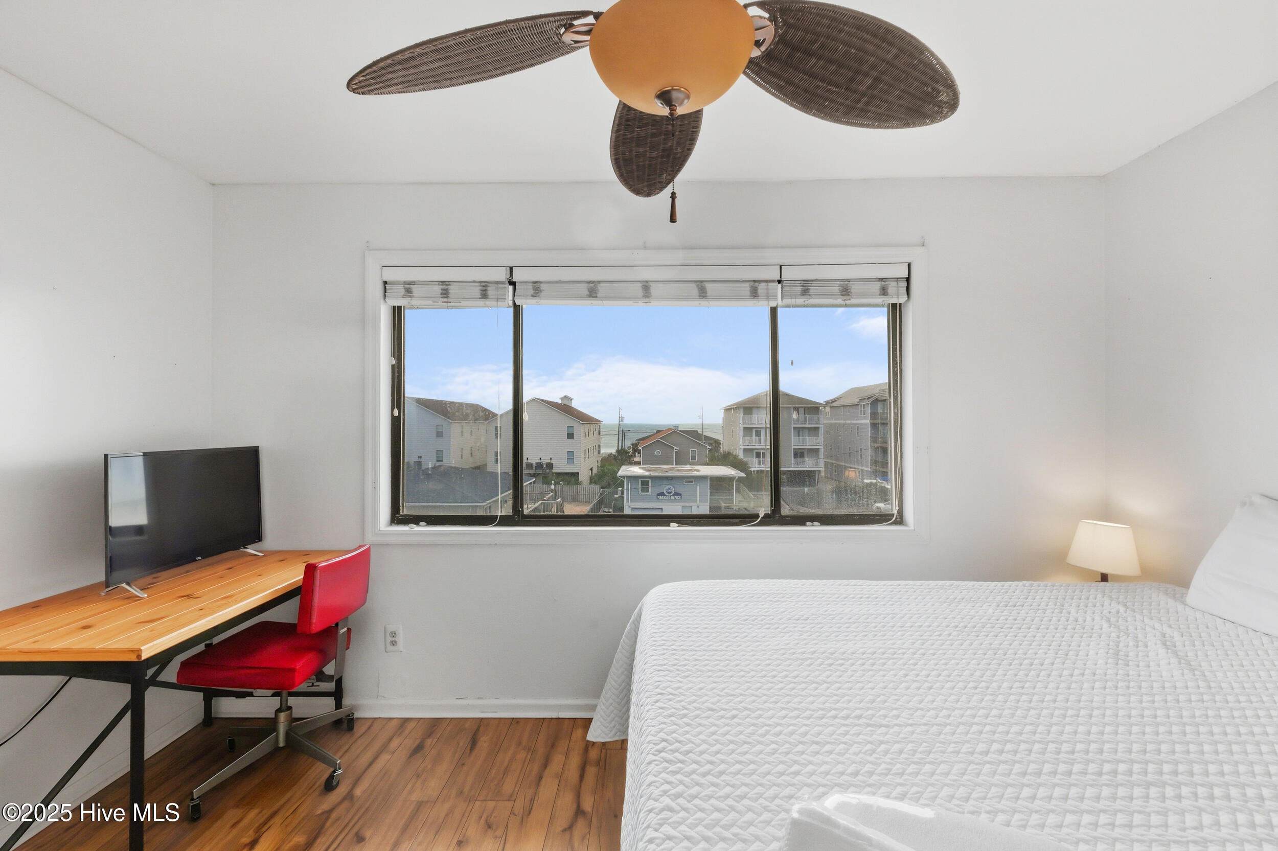 100536359 | Photo 15