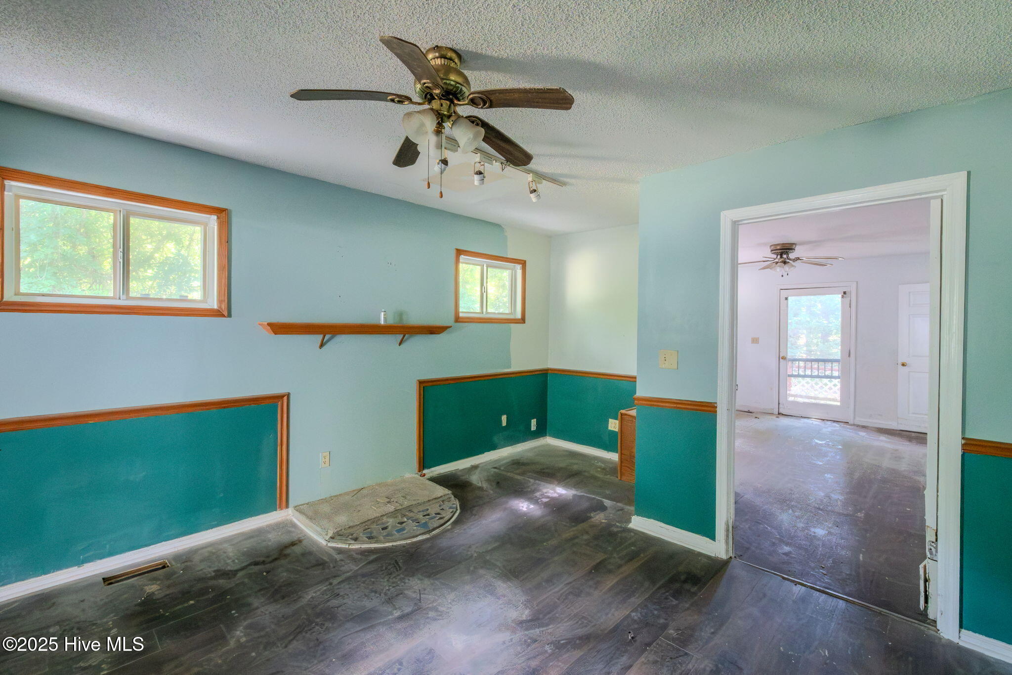 8-web-or-mls-409 S Bodenheimer St-108