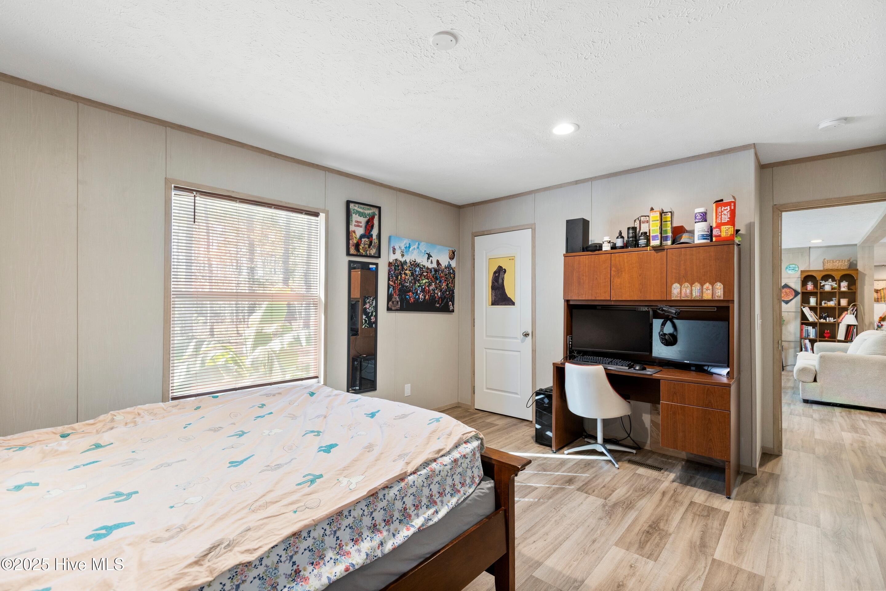 100542146 | Photo 30