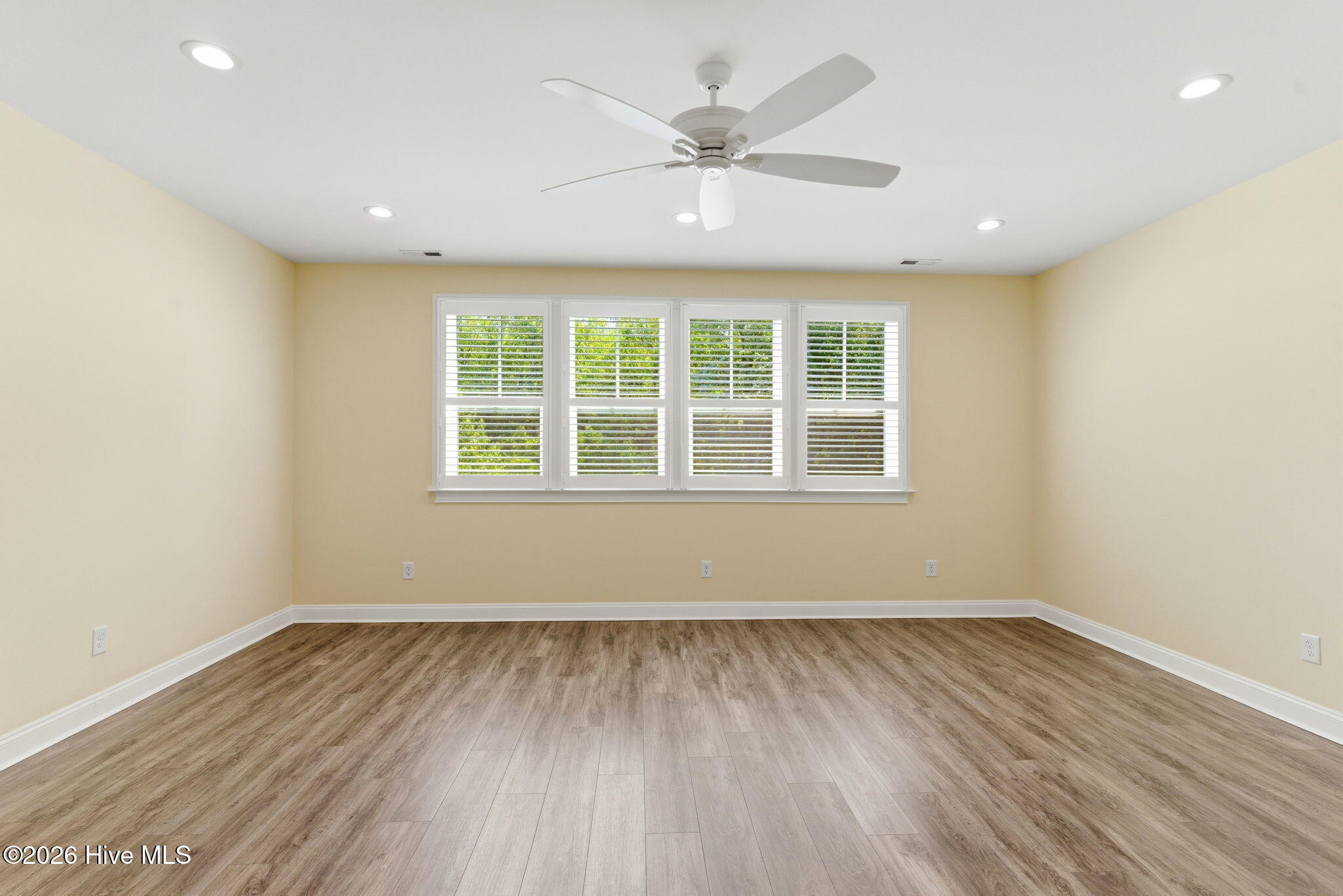 100569885 | Photo 38