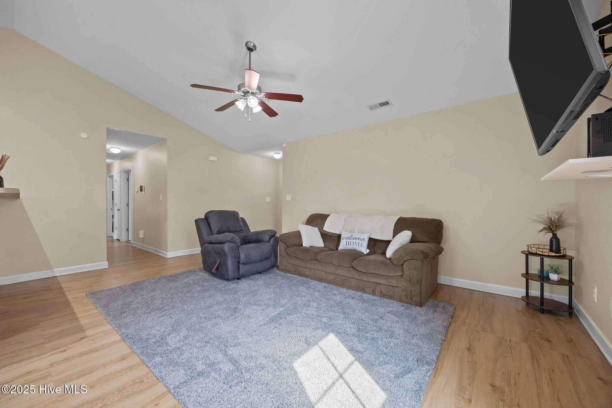 100530161 | Photo 10