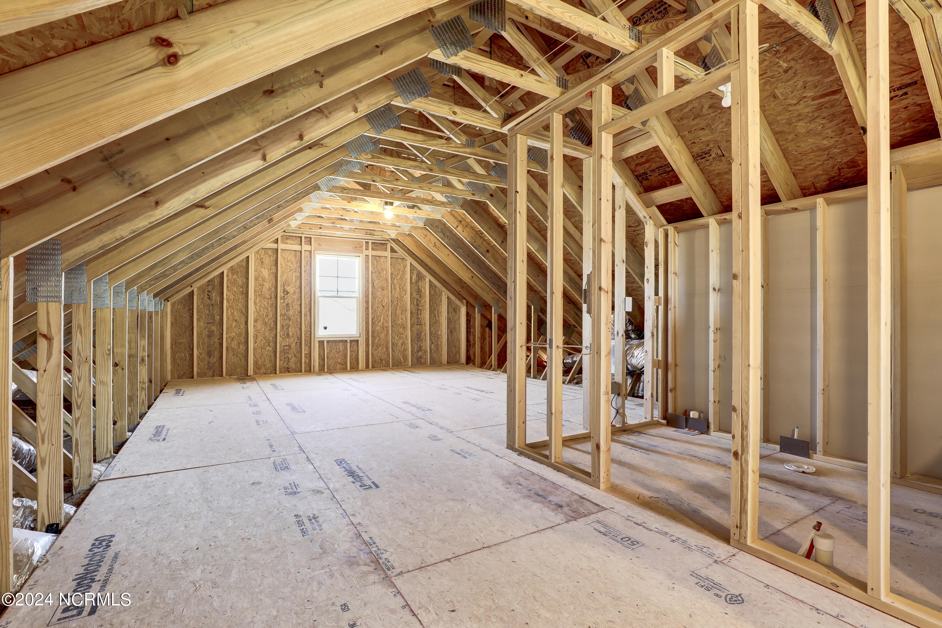 100457688 | Photo 26