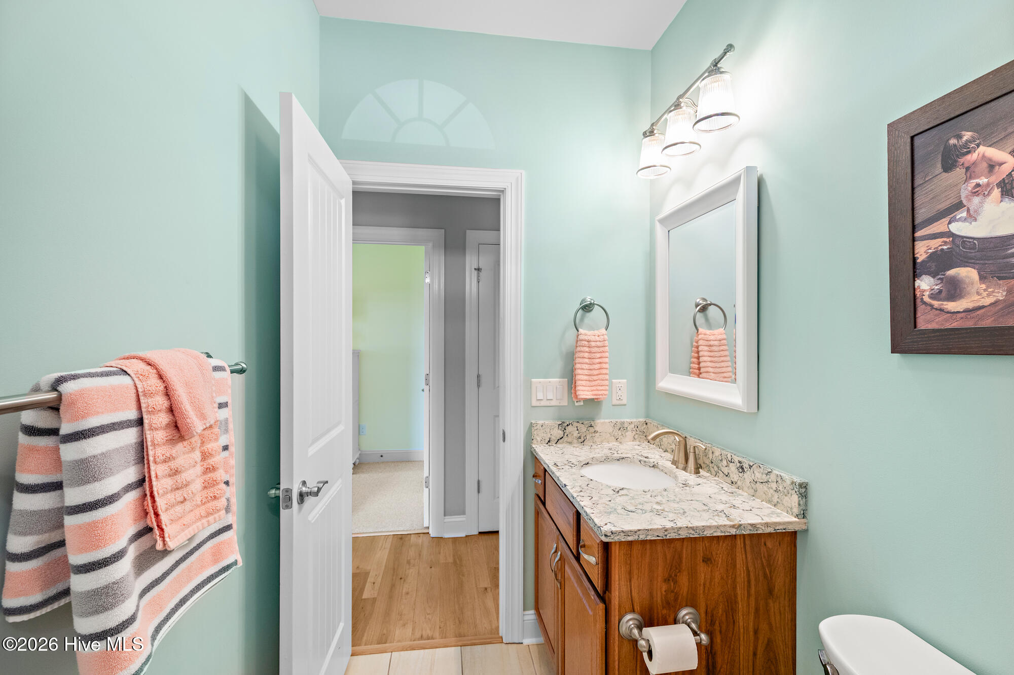 100567738 | Photo 35