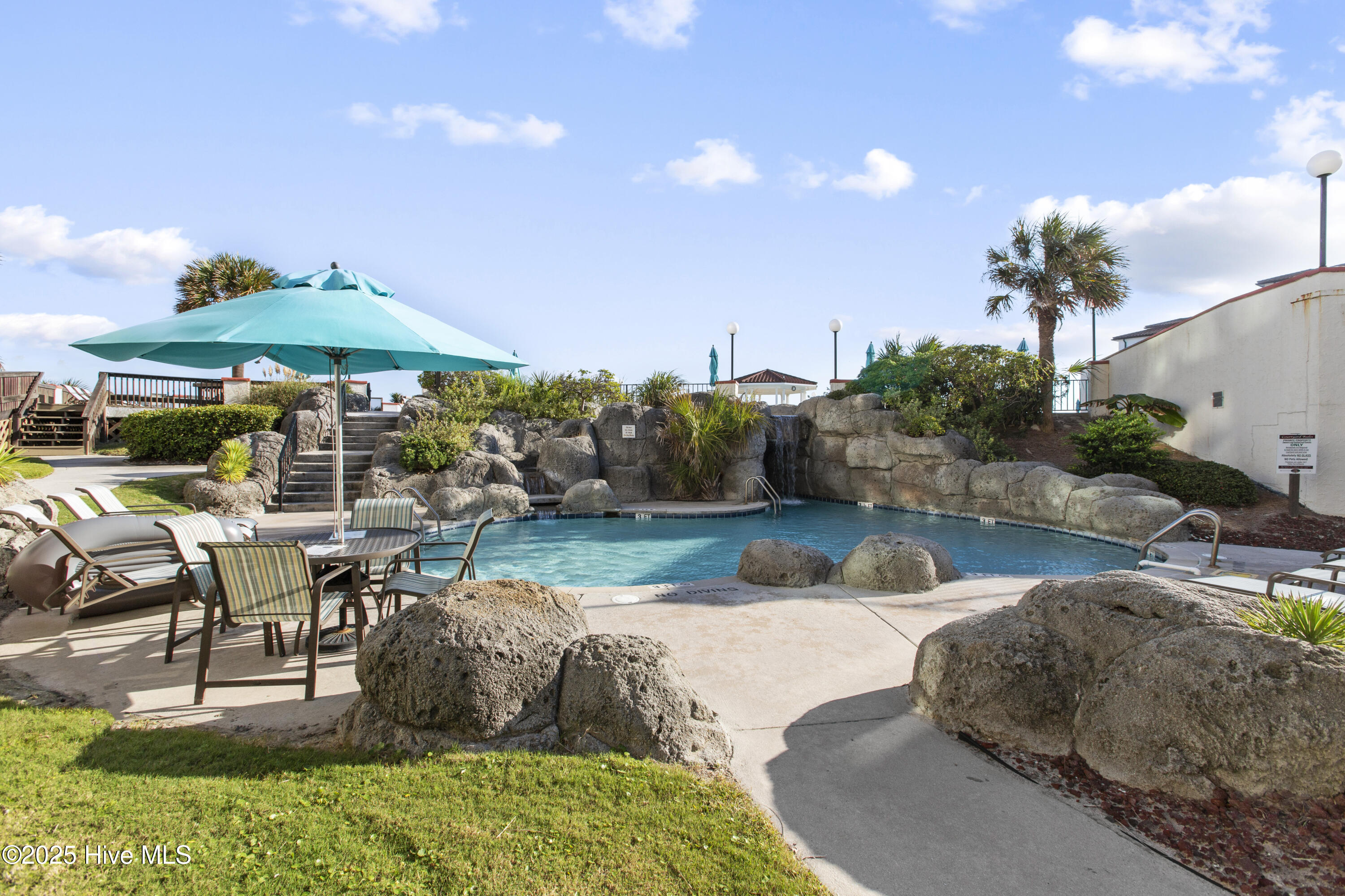 100540014 | Photo 18