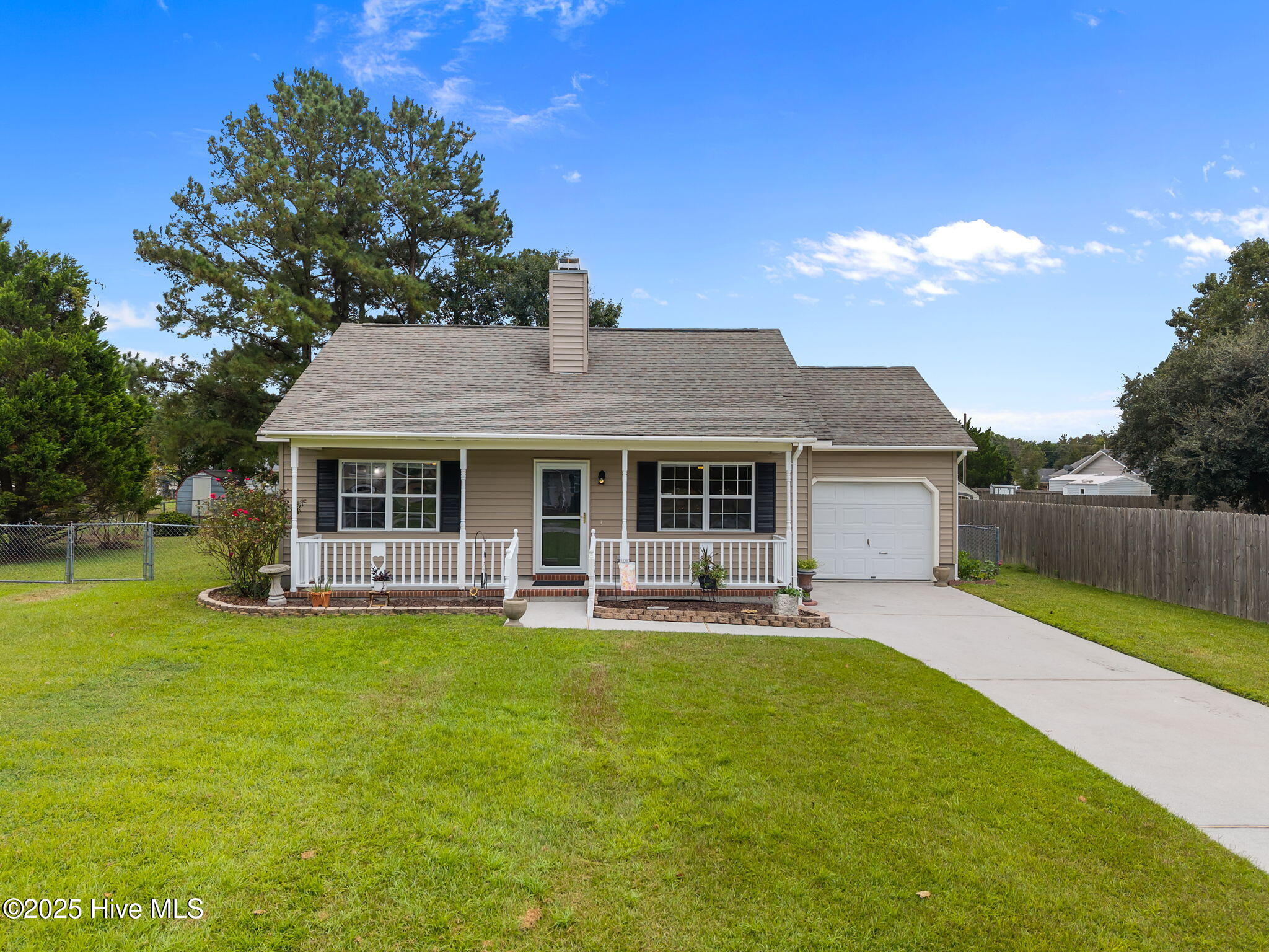 513 Emily Loop, Jacksonville, NC 28540 – photo 4: 2-web-or-mls-513 Emily Loop 76