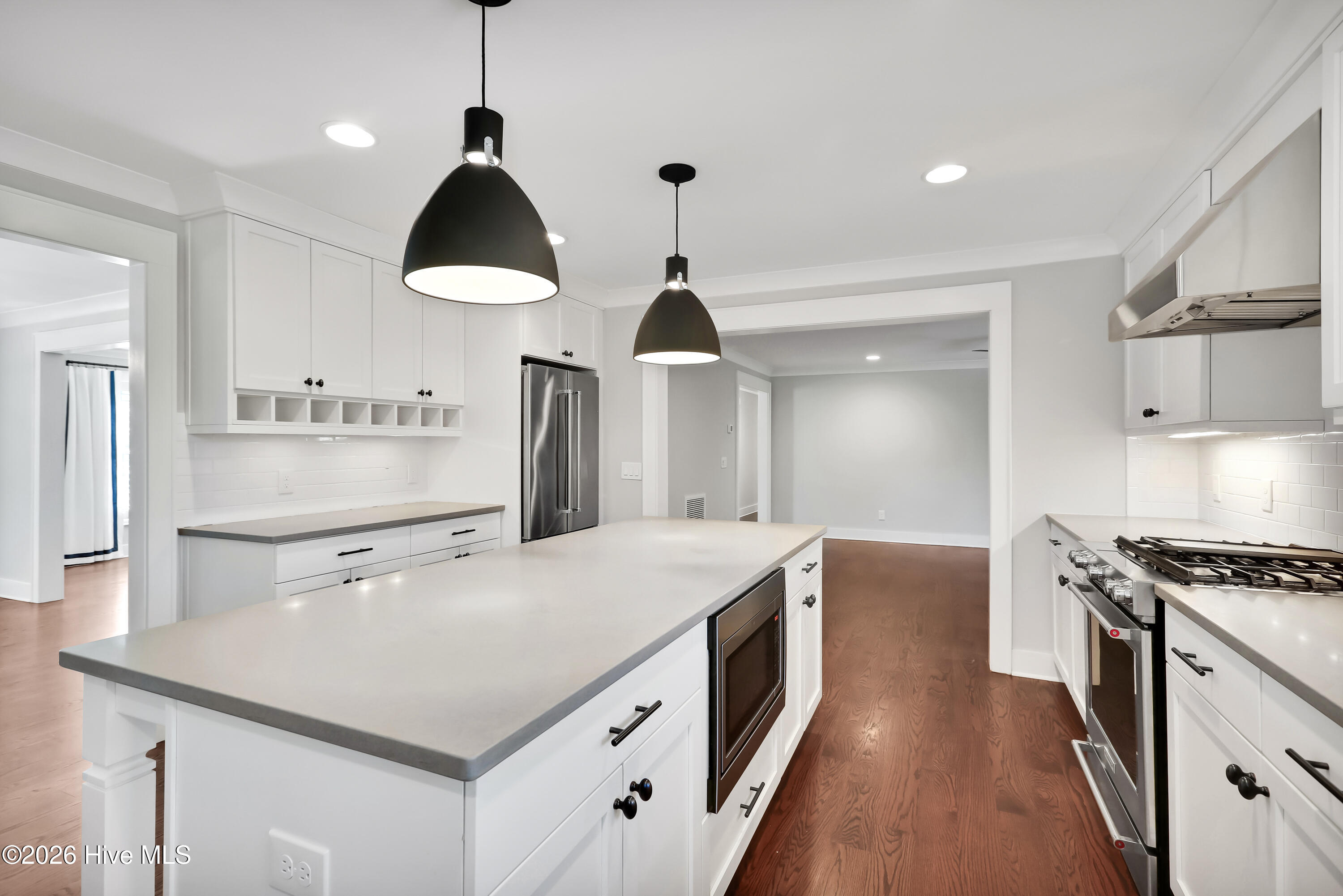 100565189 | Photo 11