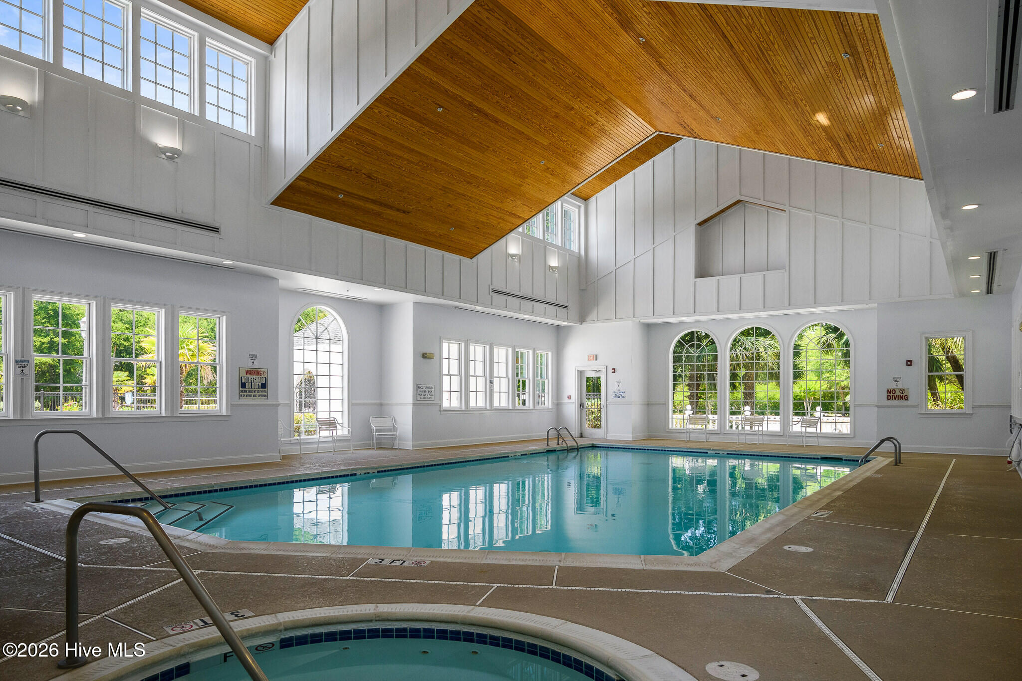 100548259 | Photo 13