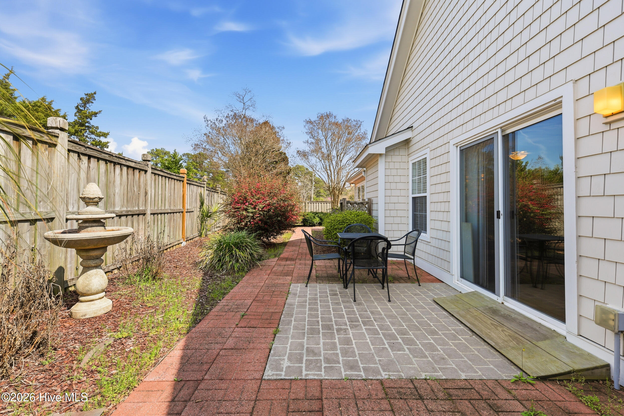 100511628 | Photo 39