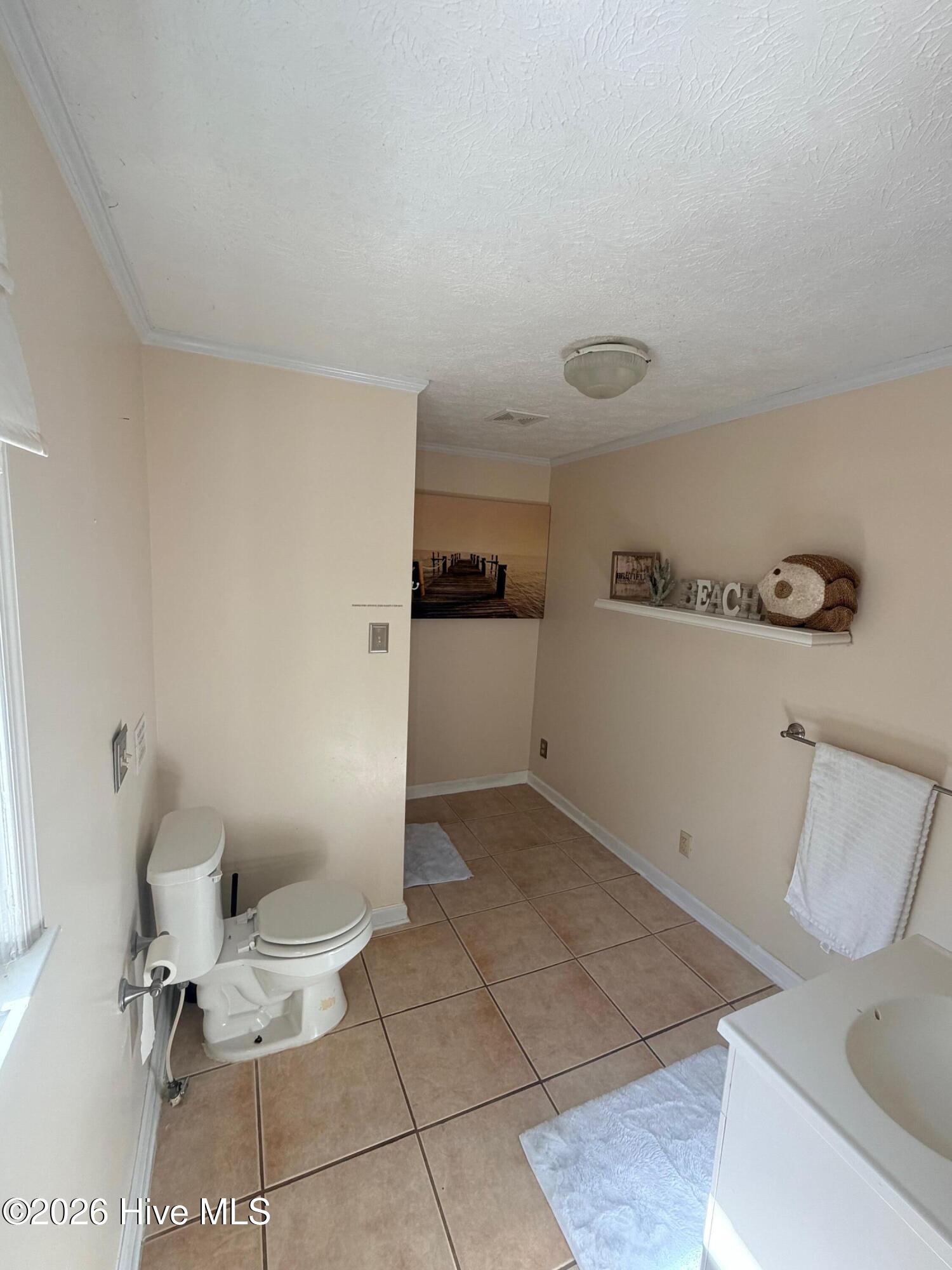 100565129 | Photo 38