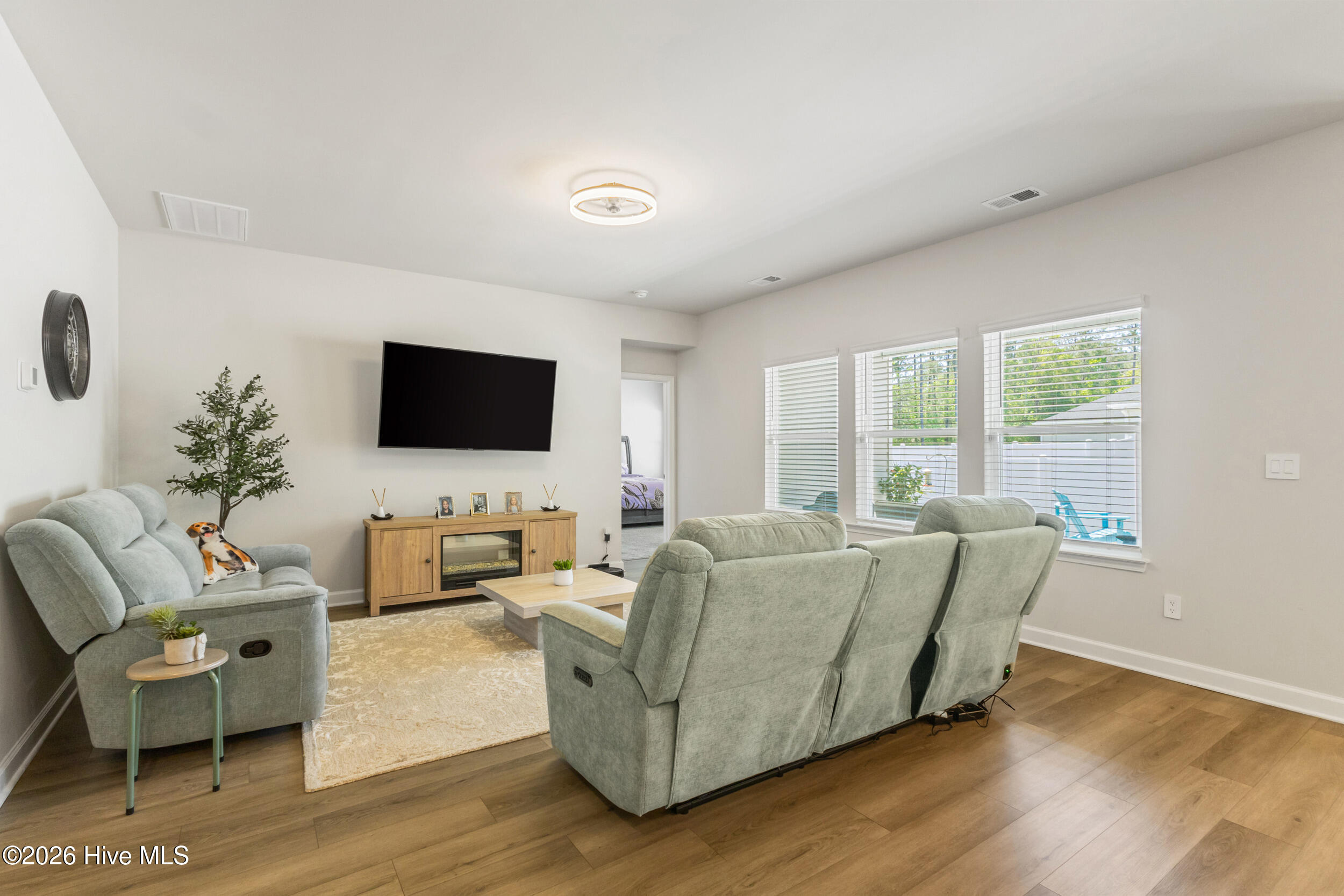 100568412 | Photo 15