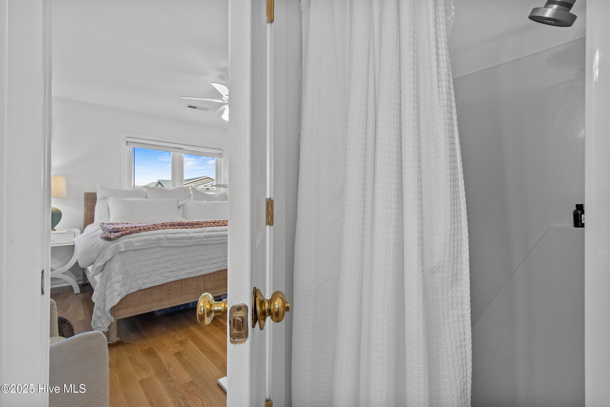 100545997 | Photo 30