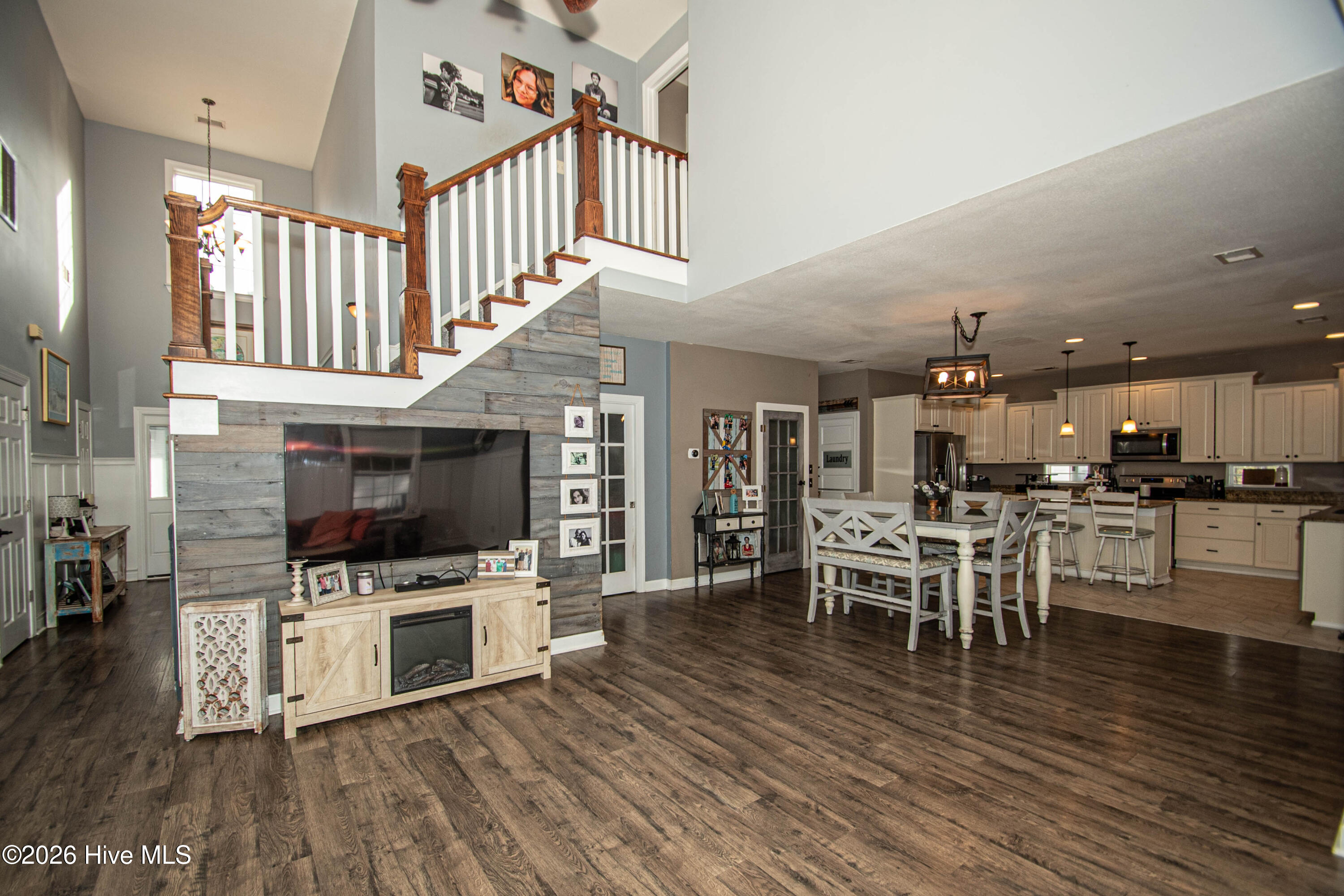 100553026 | Photo 33