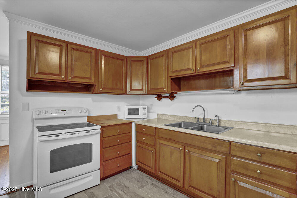 100549646 | Photo 10