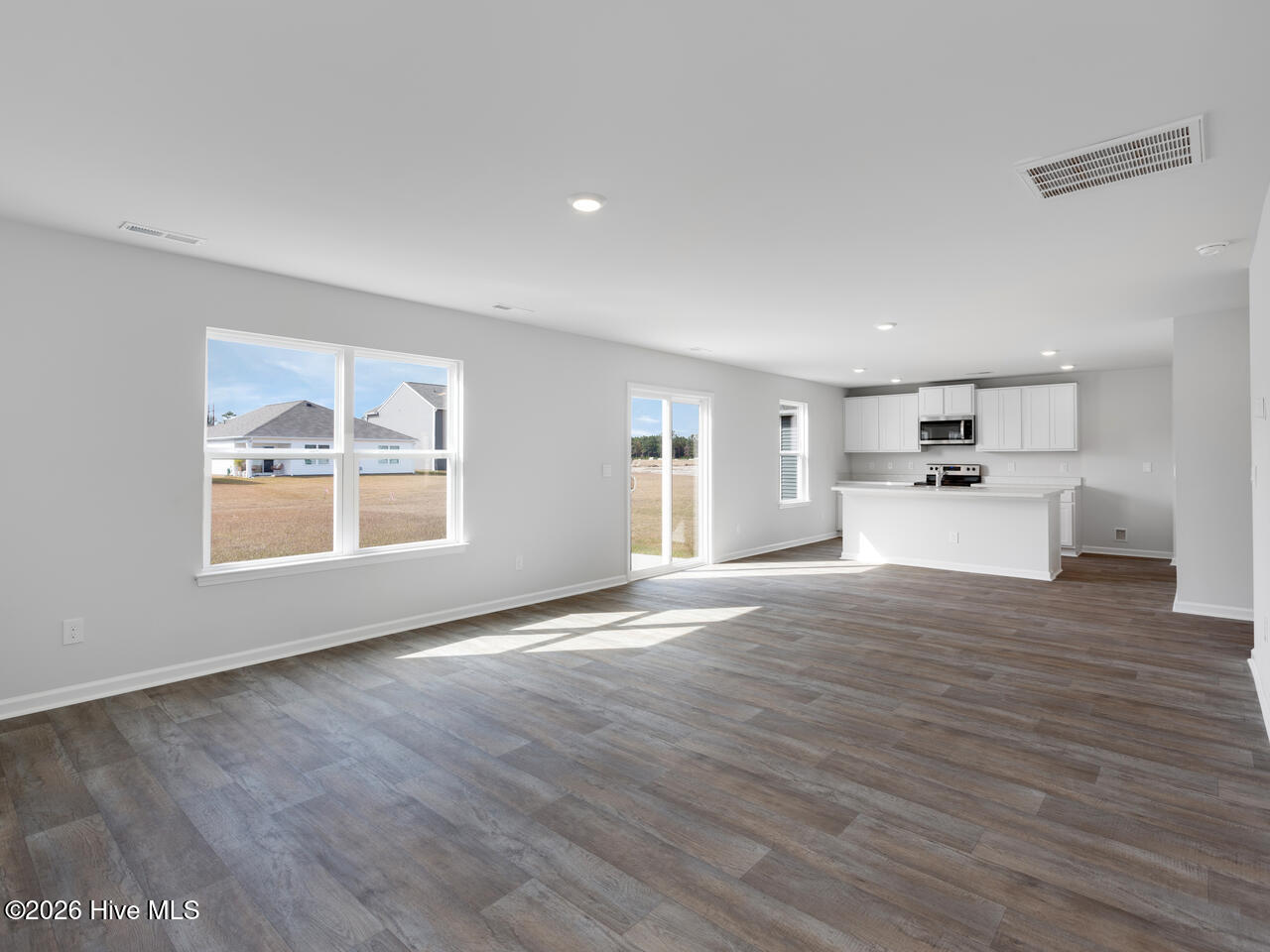 100563420 | Photo 23