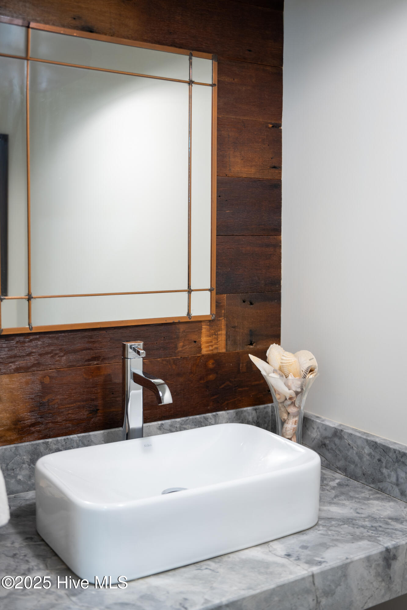 100522220 | Photo 36