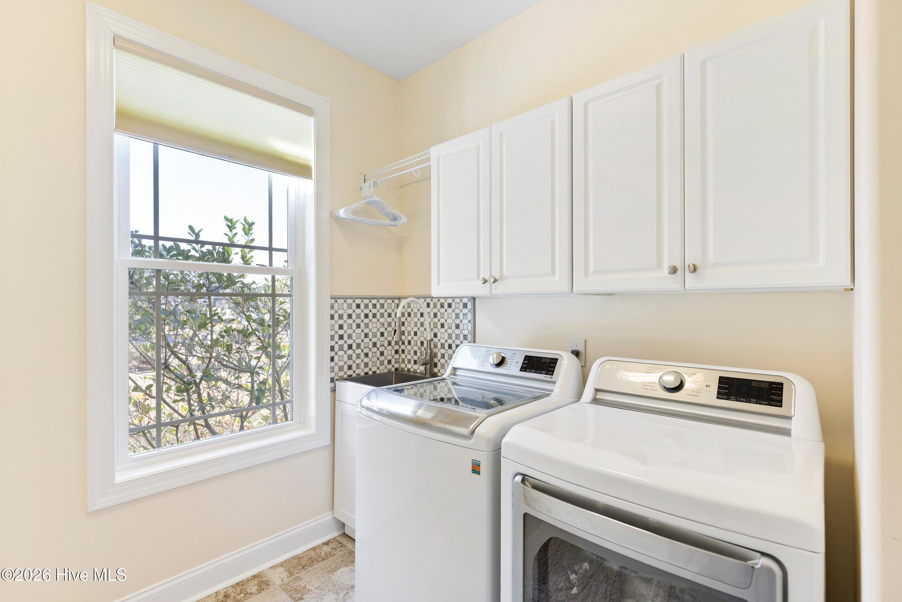 100547842 | Photo 25