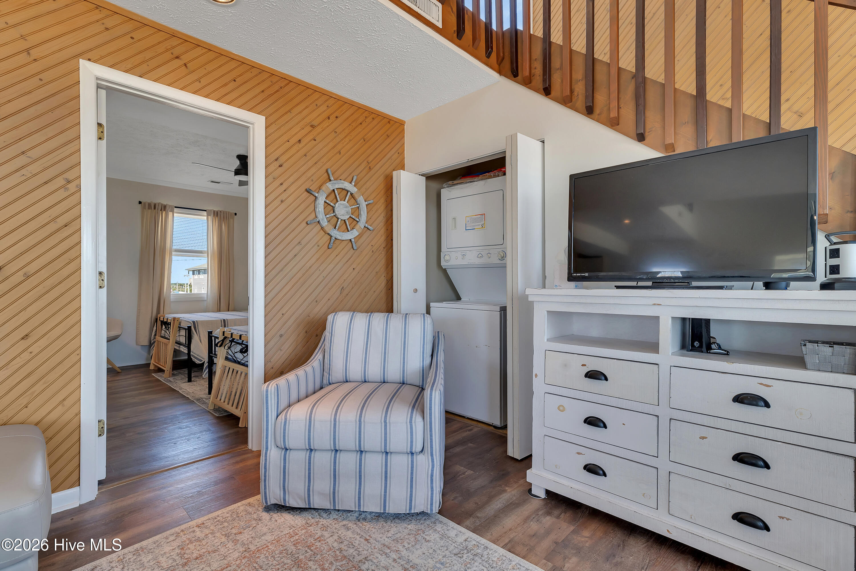 100548009 | Photo 12