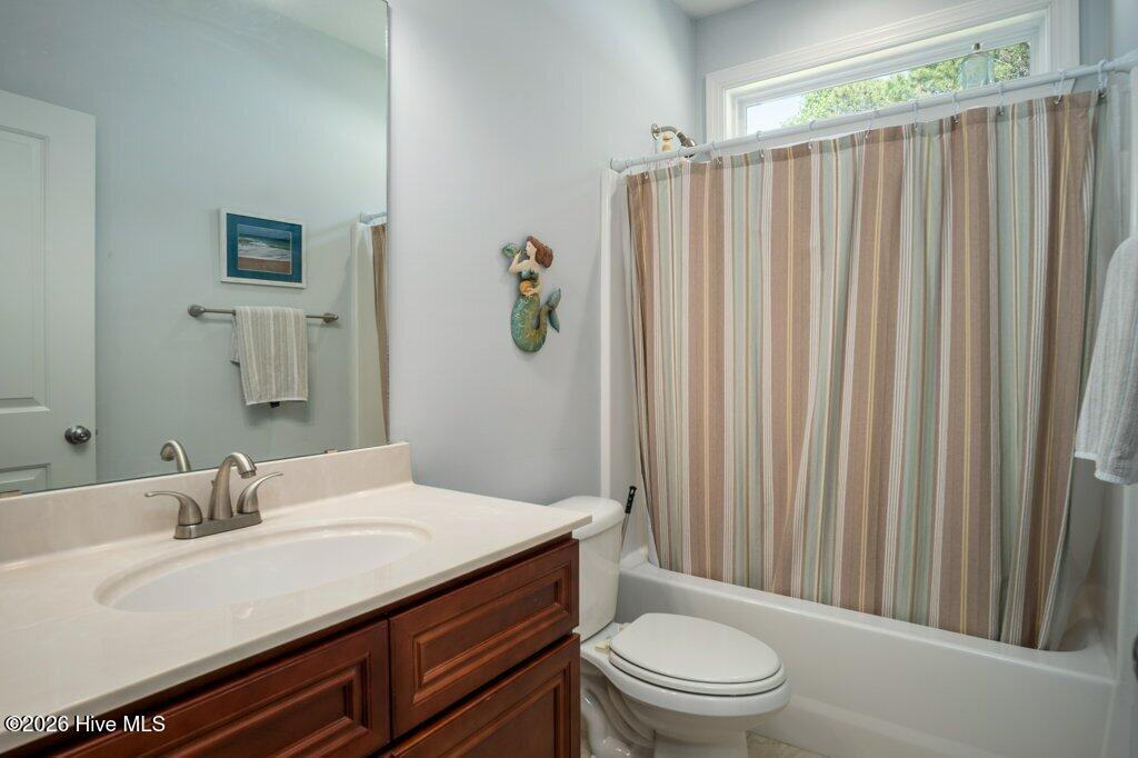 100569625 | Photo 35