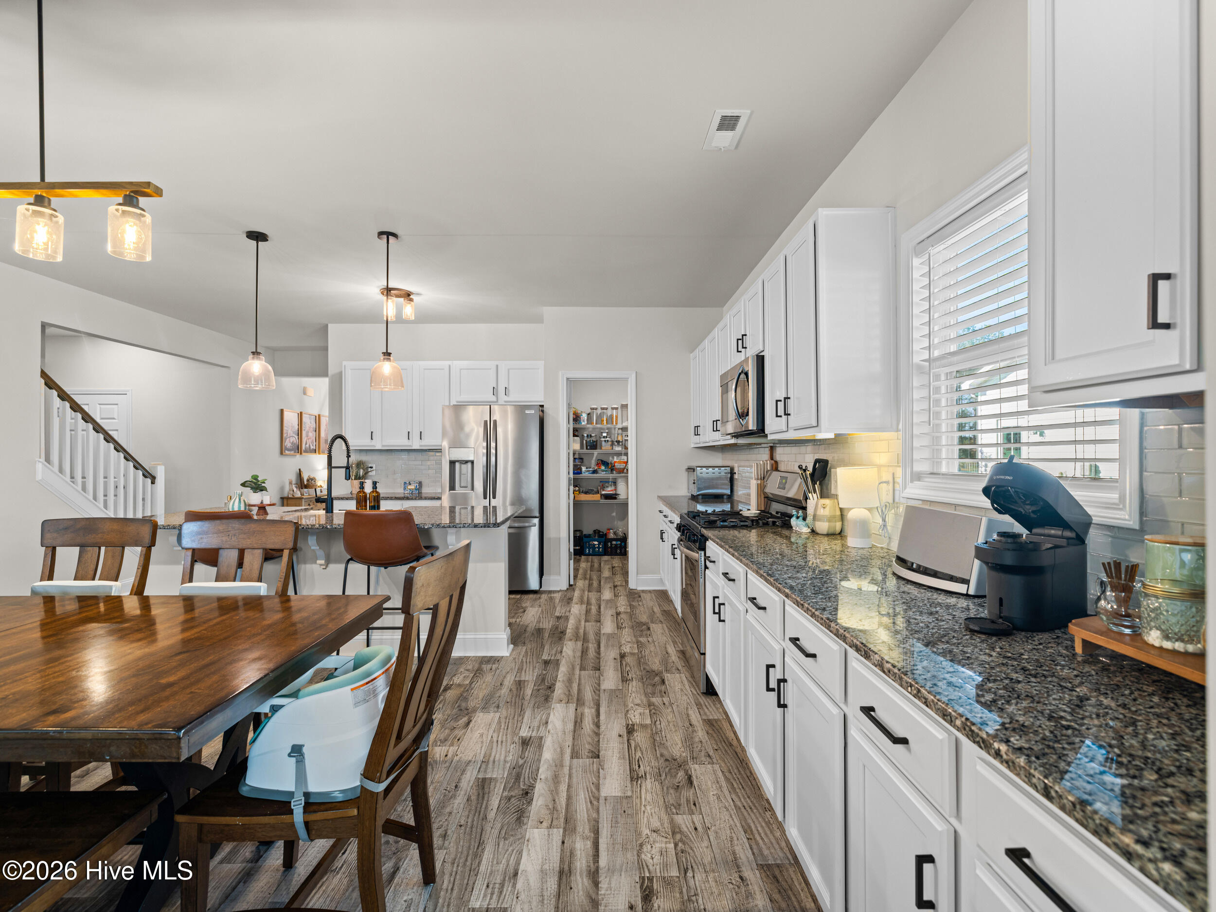 100565919 | Photo 27